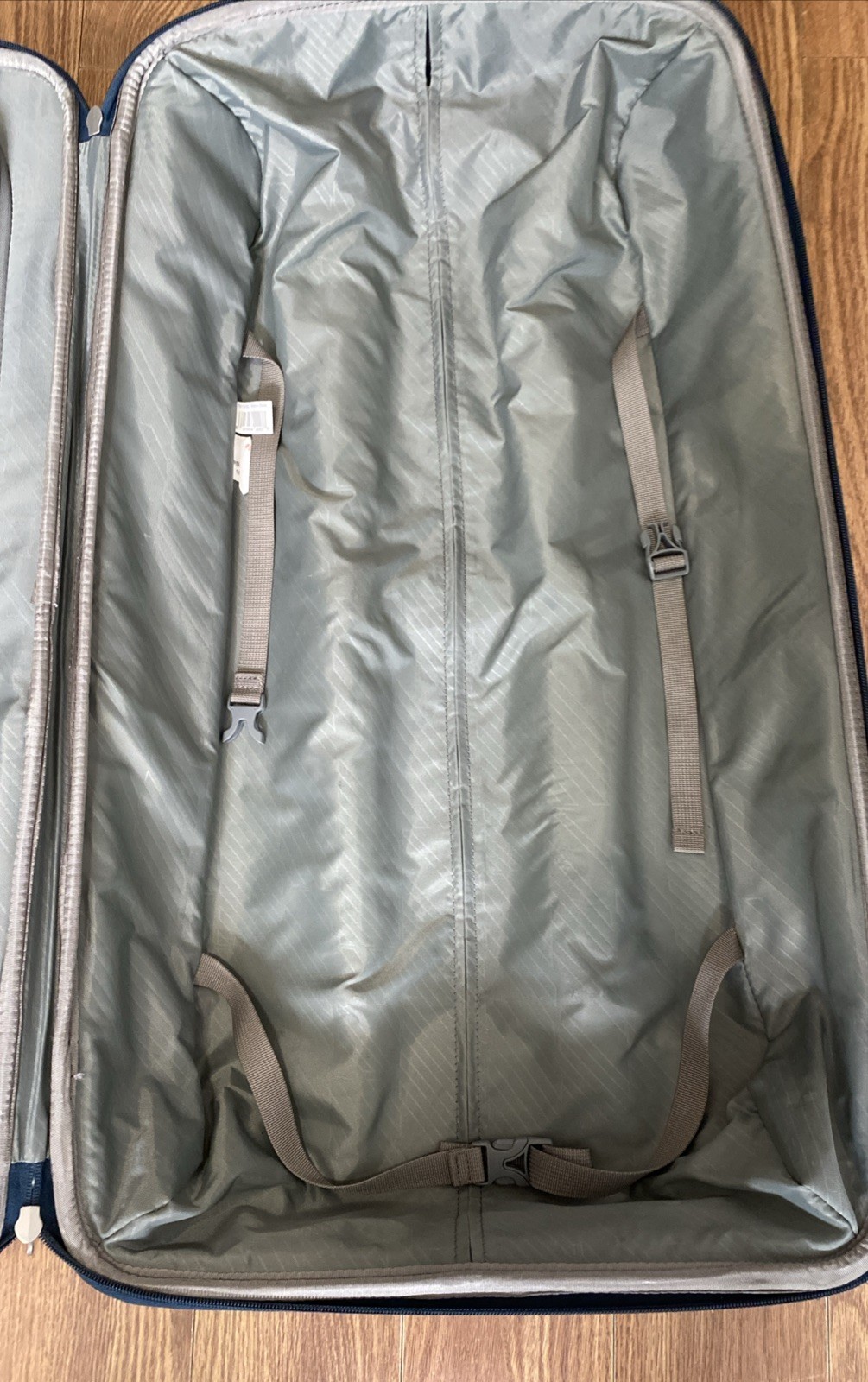 Thule Sweden Subterra Rolling Duffle 28″ Blue Carry On or Check Bag