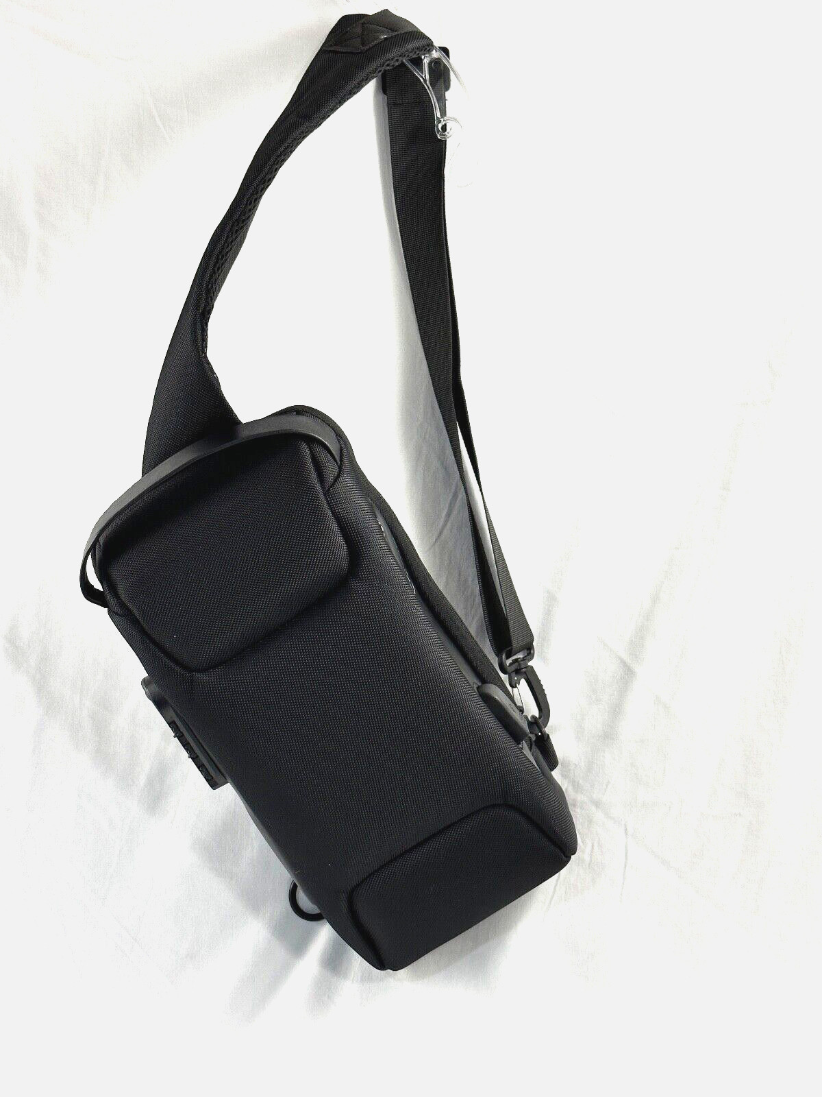 Weixier Men’s Crossbody Bag Shoulder Sling USB Oxford Bag Anti-theft Lock