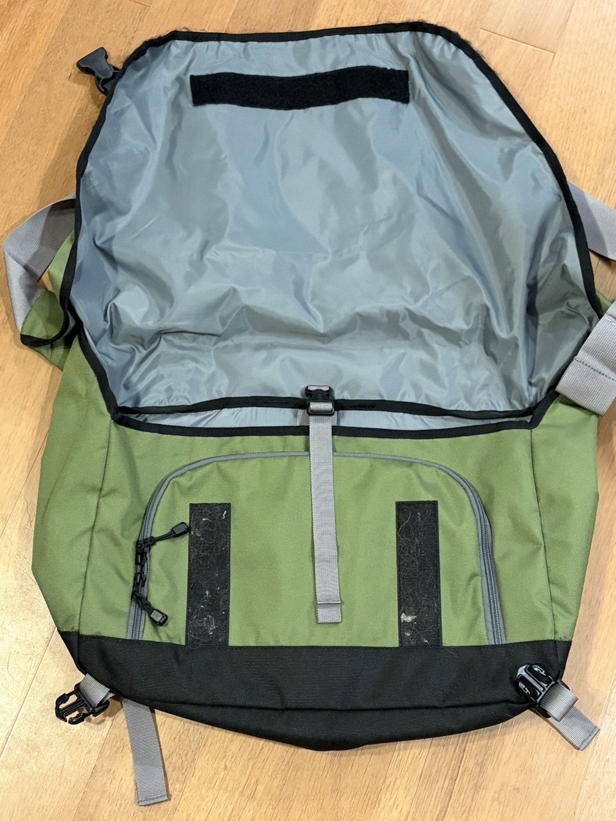 L.L. Bean Messenger Crossbody Bag Large Olive Green Laptop Commuter 271898