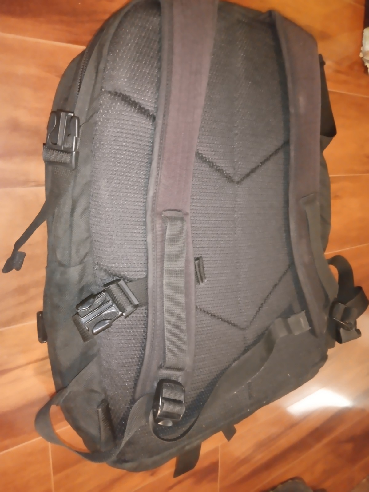 Tom Bihn VTG- Rare,Black Backpack With Laptop Sleeve – Excellent See Photos