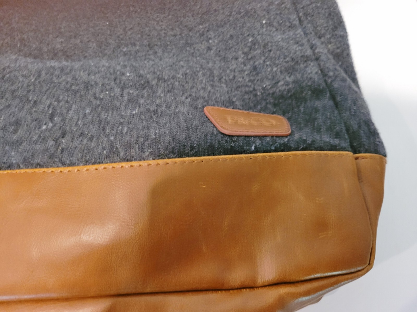 Field & Co Leeds Blume Messenger / Computer Bag ~Wool ~Detachable Shoulder Strap