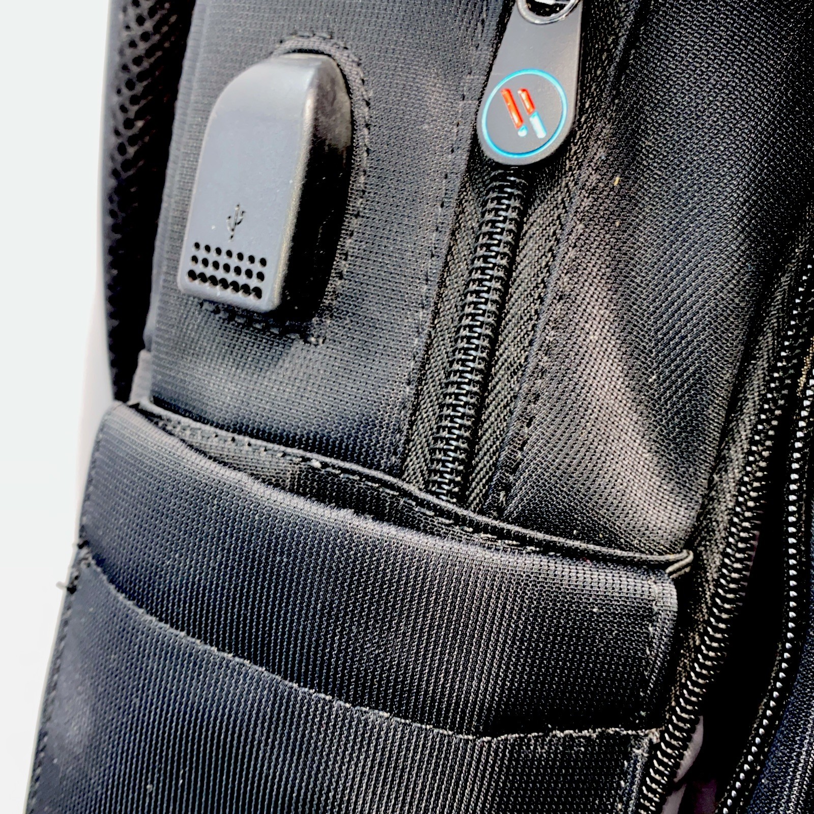 Varonis Tech Bag Pack Black USB Port Laptop Dividers Hidden Pockets Heavy Duty