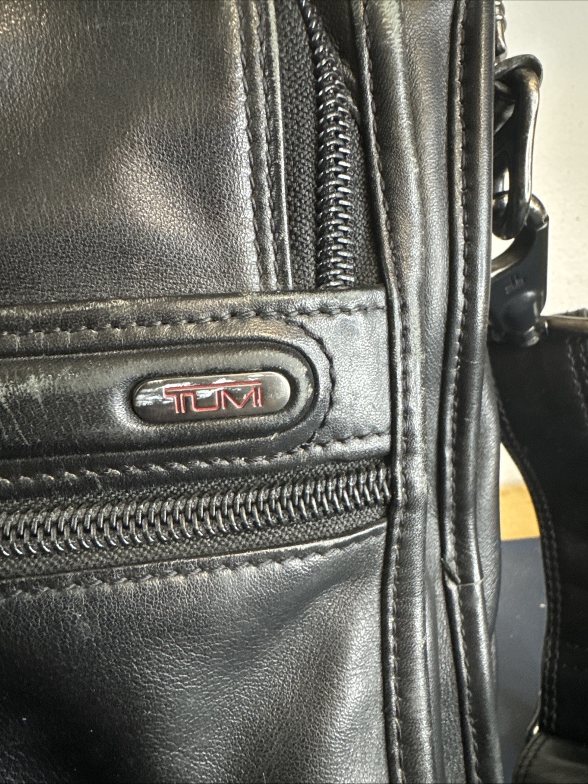 Tumi Black Leather Alpha Expandable Organizer Laptop Carryon Briefcase 96141D4