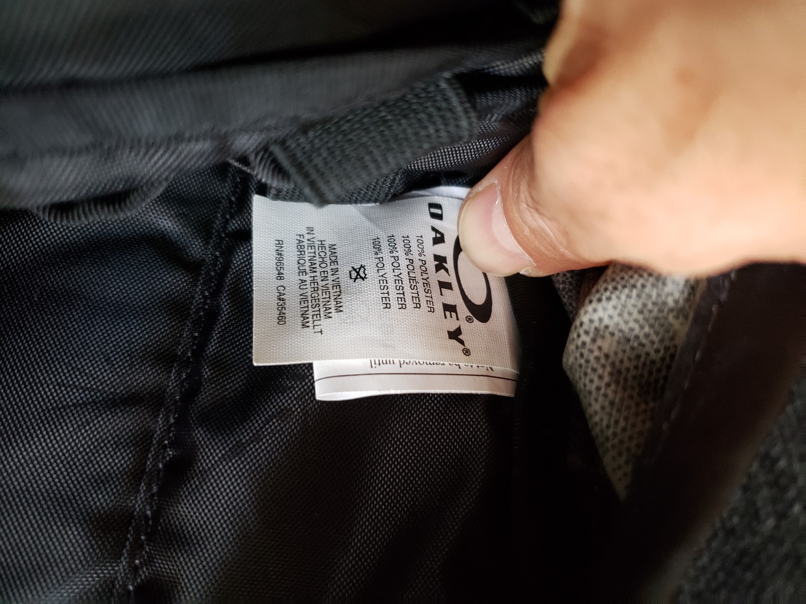 Oakley Voyage 25 Gray Black Backpack Waterproof Material – READ DESCRIPTION..