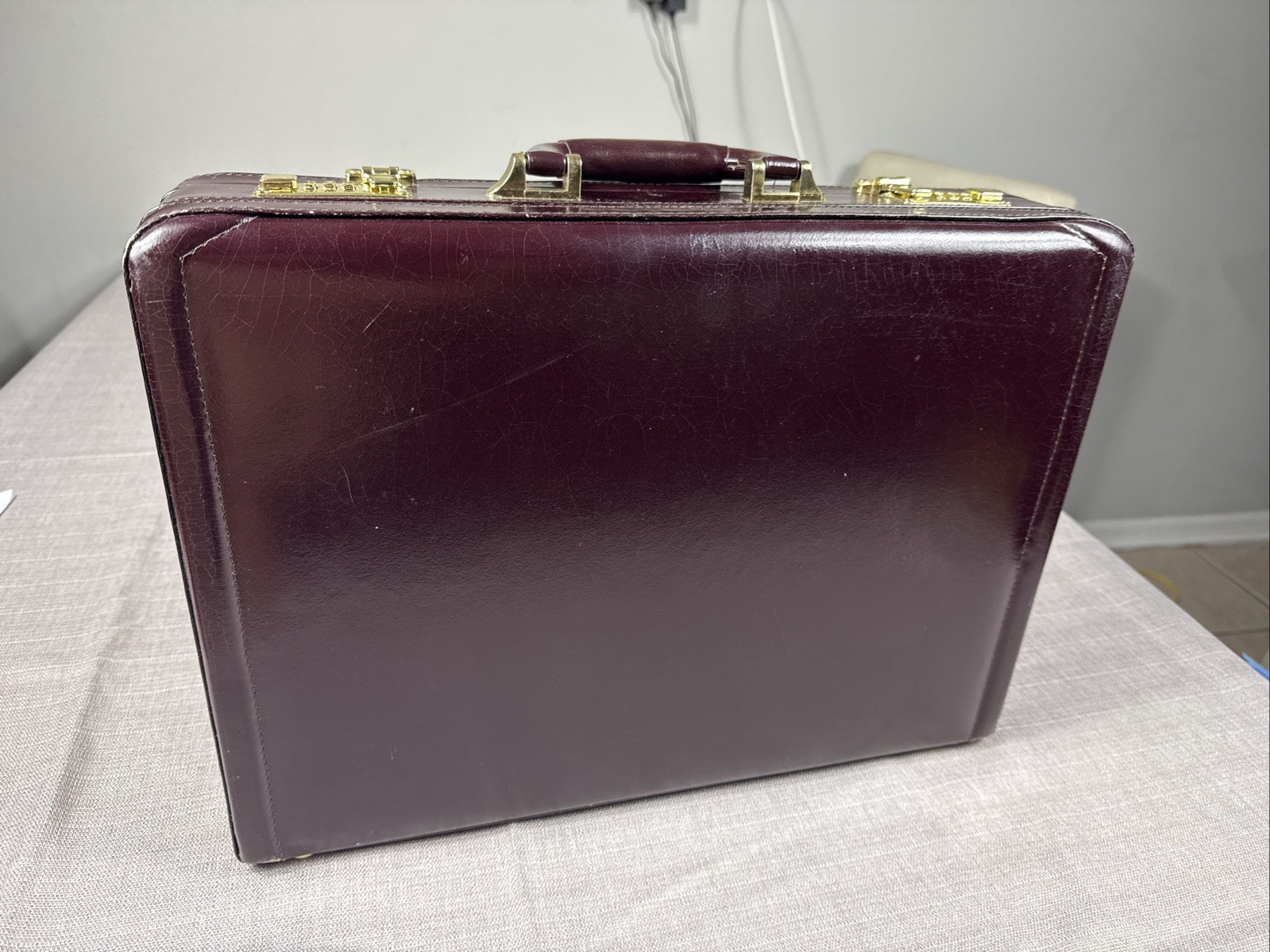 Vtg Heritage Burgundy GENUINE LEATHER & Suede Executive Briefcase