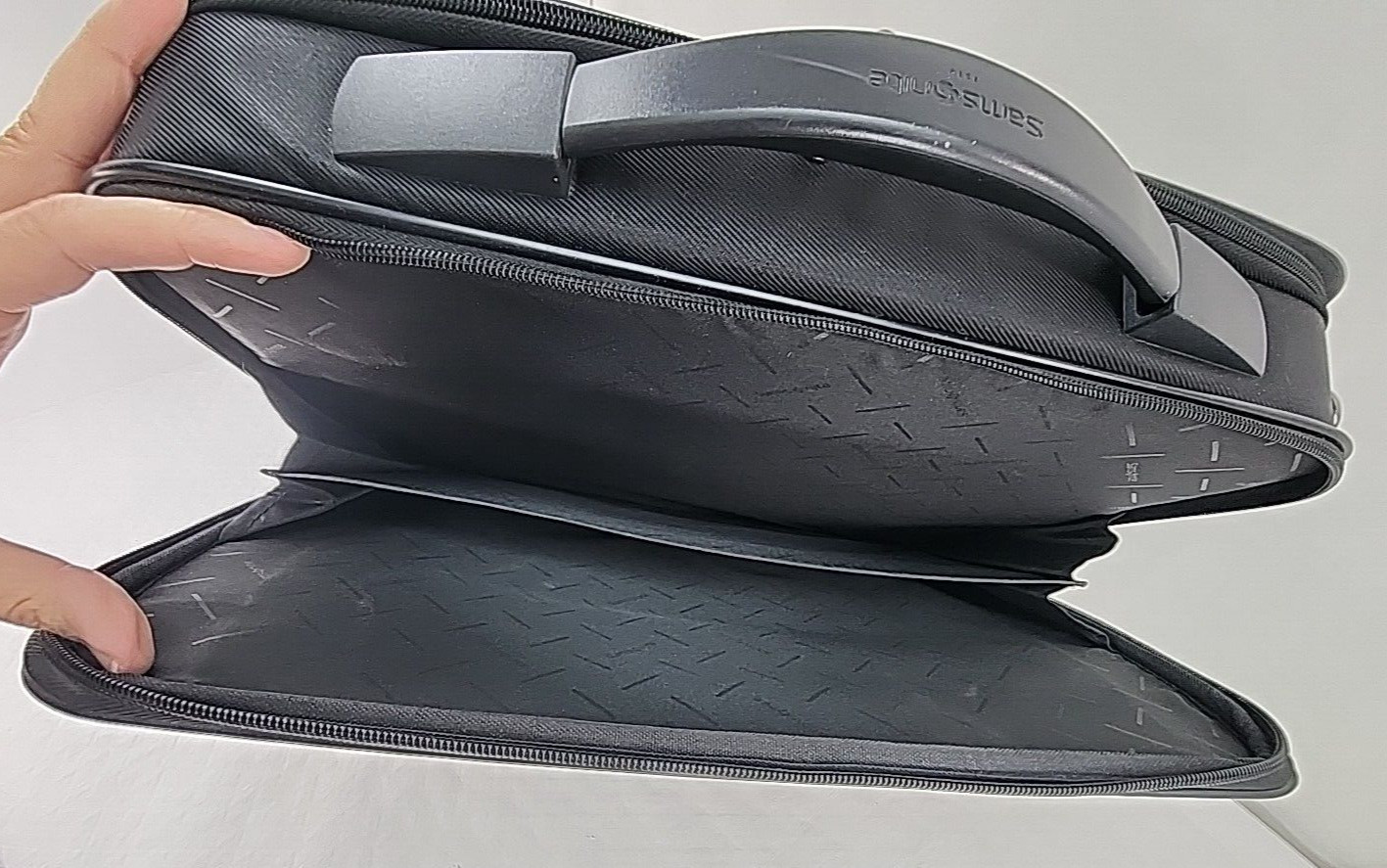 Samsonite Proteo Formal Briefcase 14”x17.5″x4″ Black Business Luggage