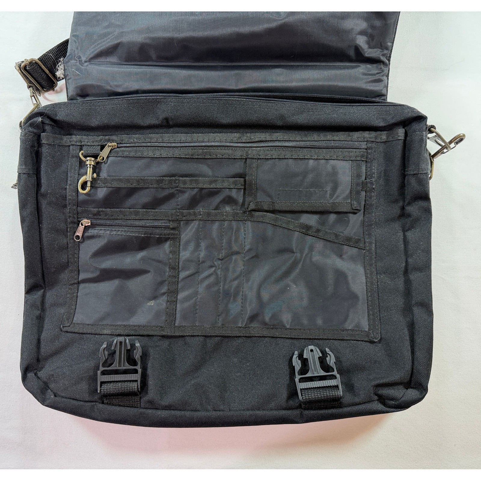 Leeds Lexis Publishing Black Canvas Messenger Computer Bag North West Zipper