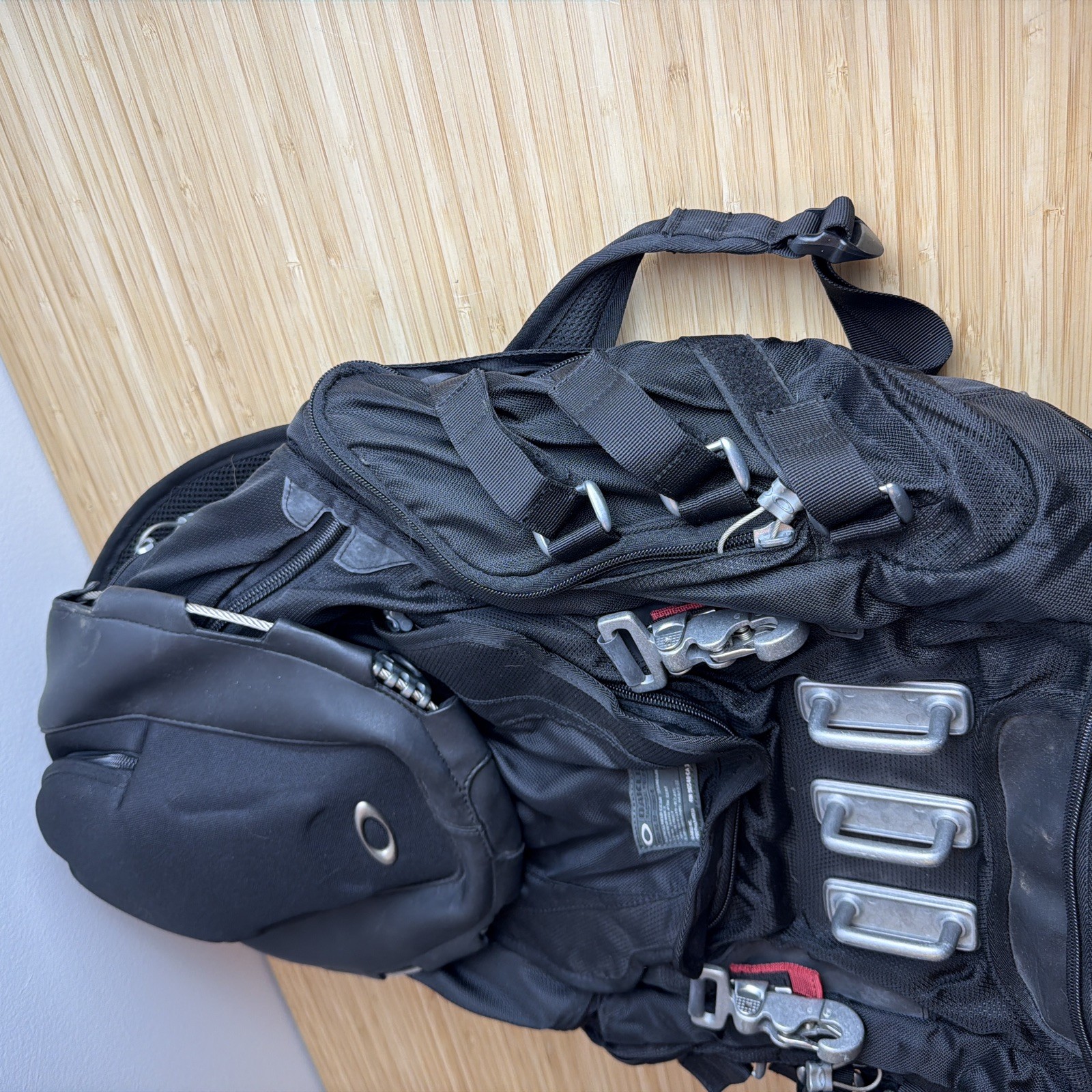 Oakley Kitchen Sink Backpack 34L Tactical Bag 17″ Laptop Field Gear Black Red
