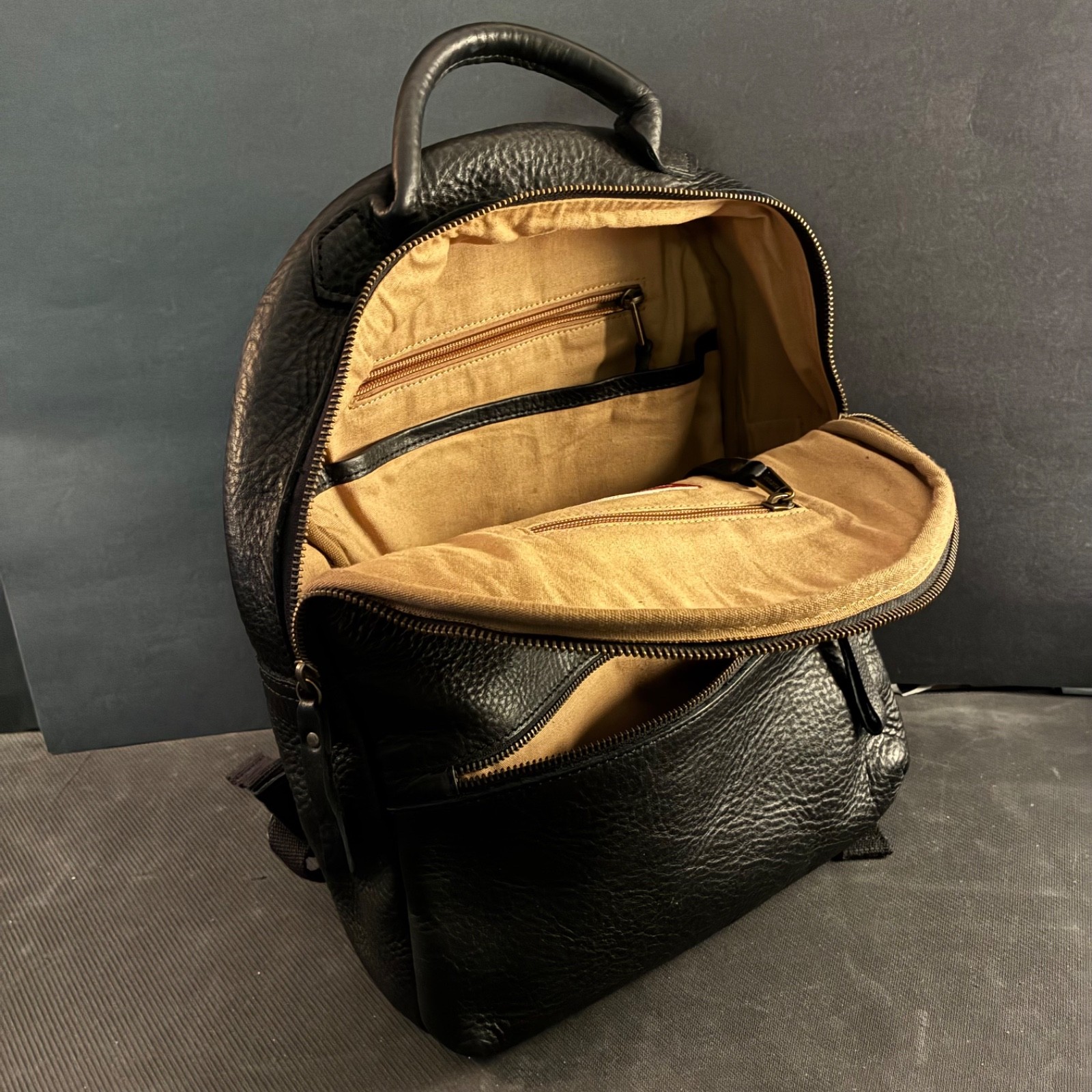 Duluth Trading Company Lifetime Leather Backpack Black New MSRP $220