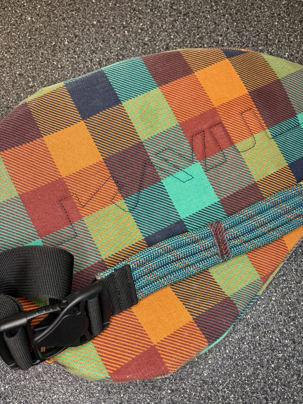 KAVU Plaid Multicolor Sling Bag Crossbody Adjustable Strap Zip Pockets