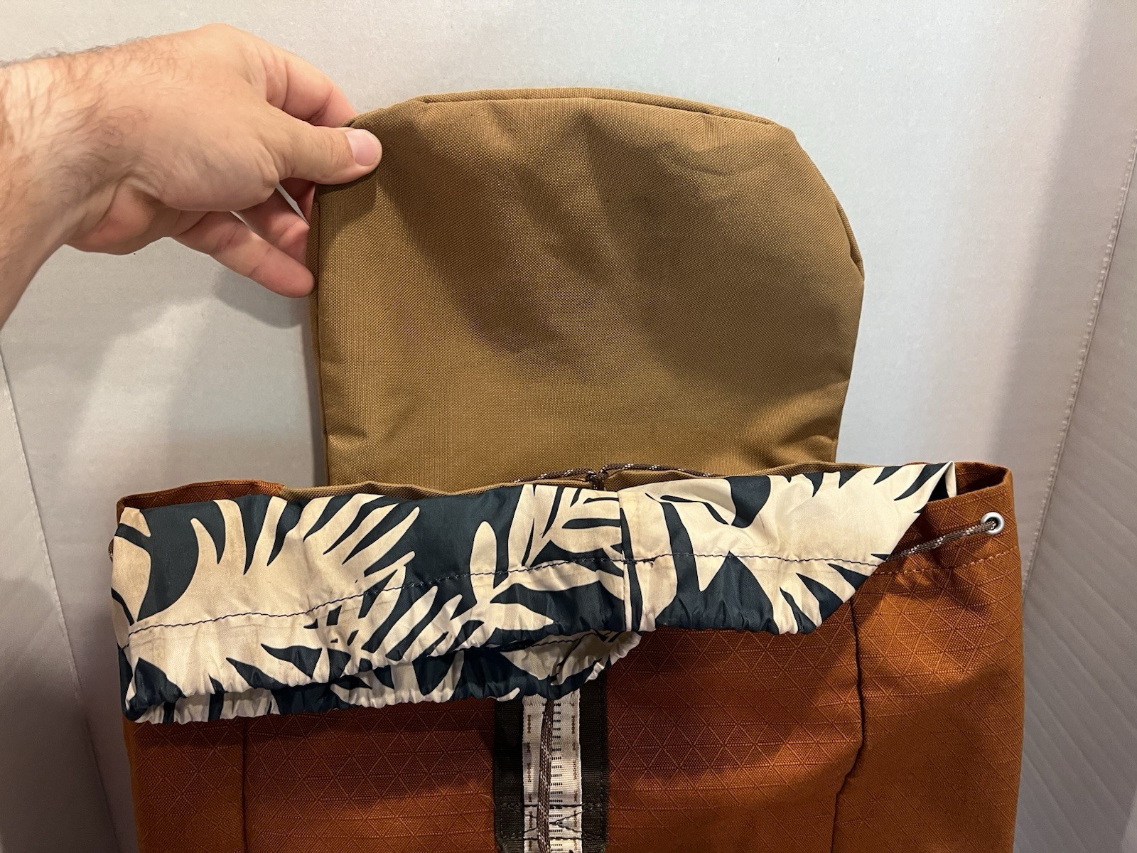 Dakine Top Side Loader Rucksack 26L Laptop Backpack USED Khaki Tan Floral