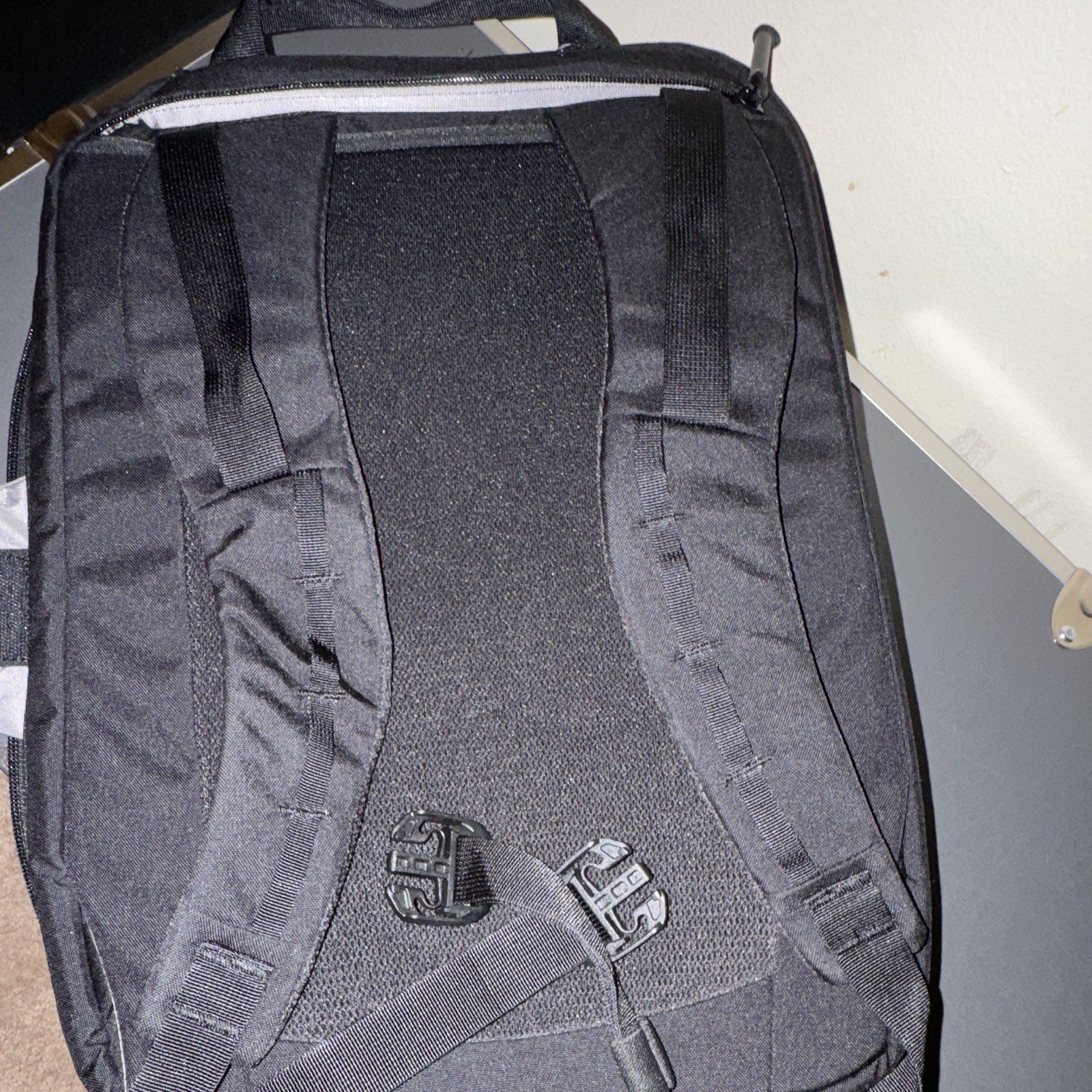 Kitanica Attaché Black MessengerBag Zip & Buckle Closure Padded Adjustable