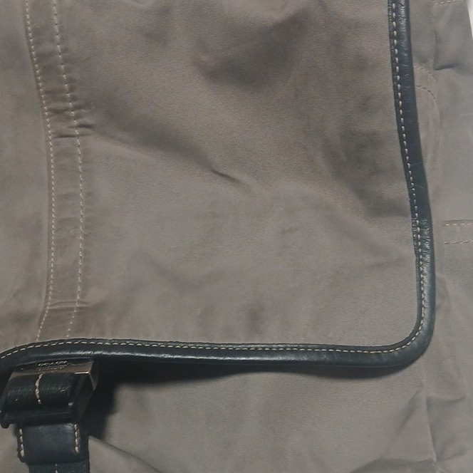 Coach Gray/Black Solid Messenger Bag, Adjustable Strap, Outer Pockets, Lined