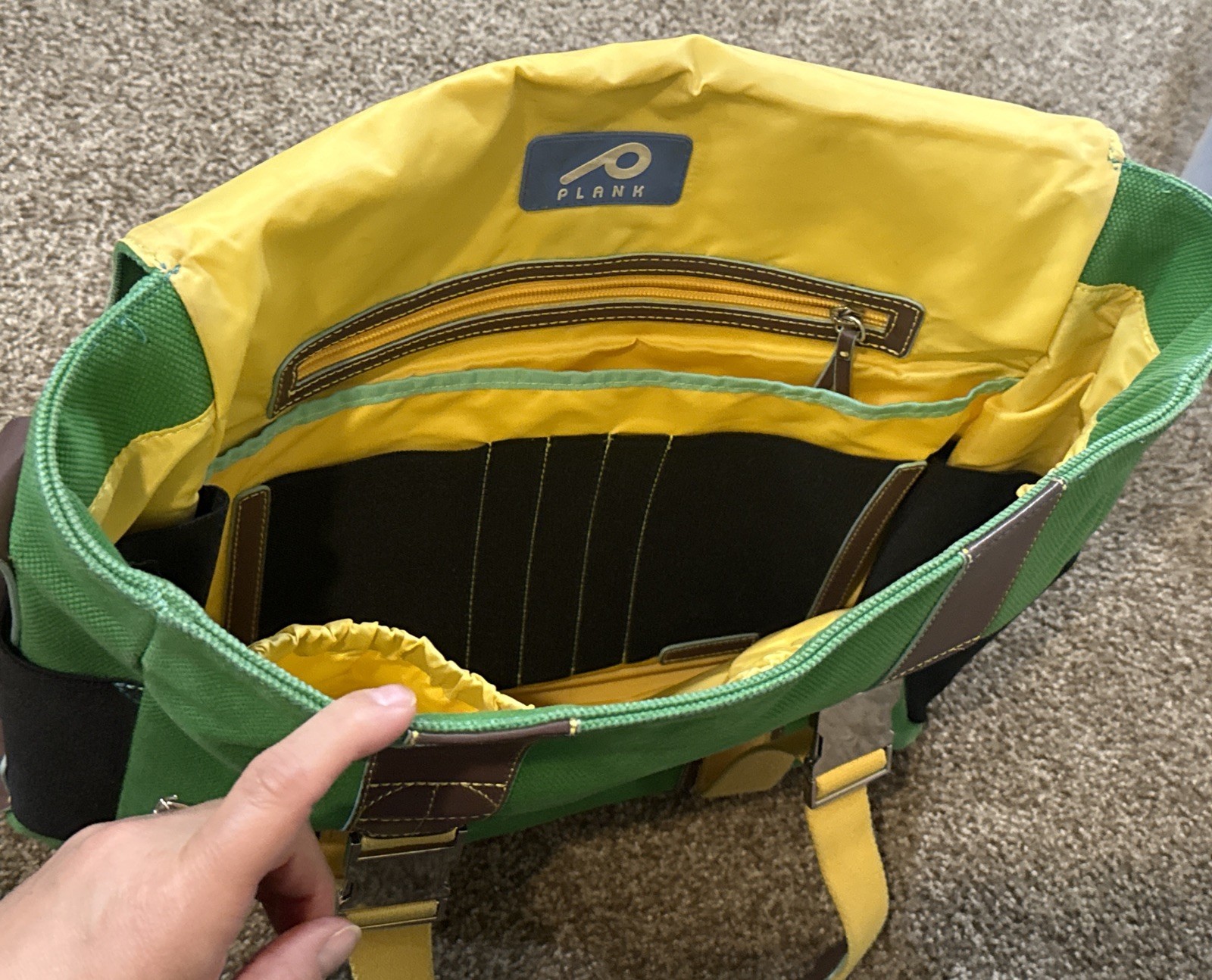 Plank Canvas Kelly Green Messenger Bag Magnet, Buckle, Zip And Snap Closure.Yoga