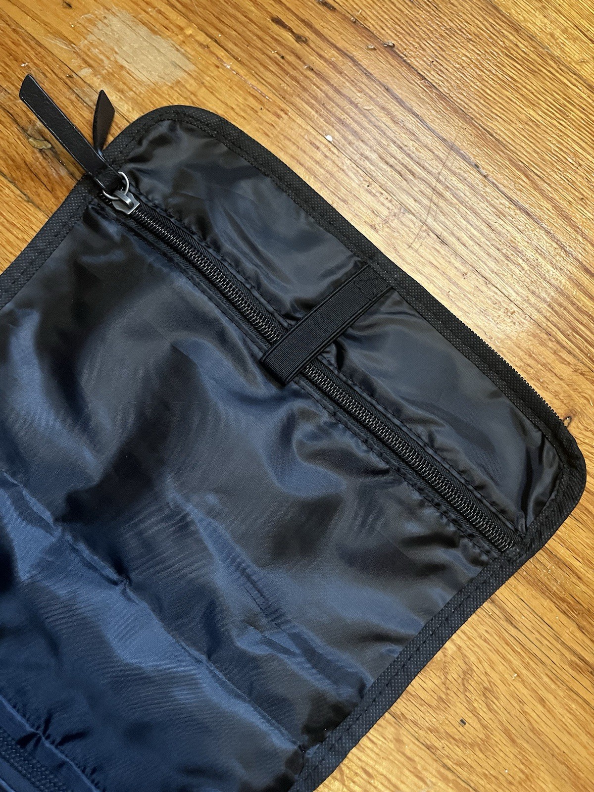 John Varvatos Travel Toiletry Bag. Gray 10″×7″×4″ in Dimensions