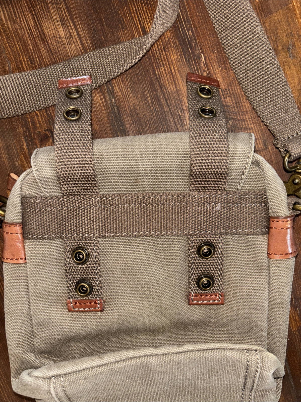 Troop London Classic Canvas Across Body Green Detachable Adjustable Strap