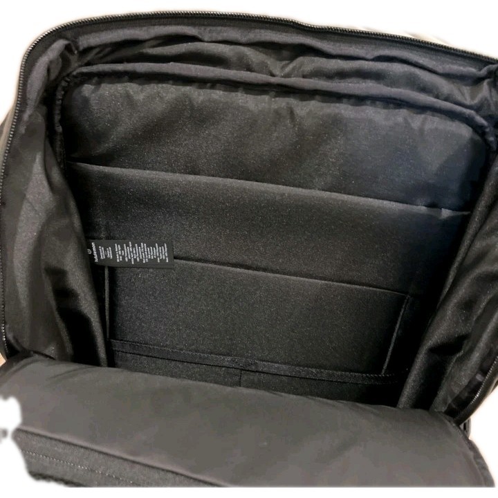 Lululemon Men’s More Miles OS Backpack 25.5L Can accommodate 17″ laptop – Black