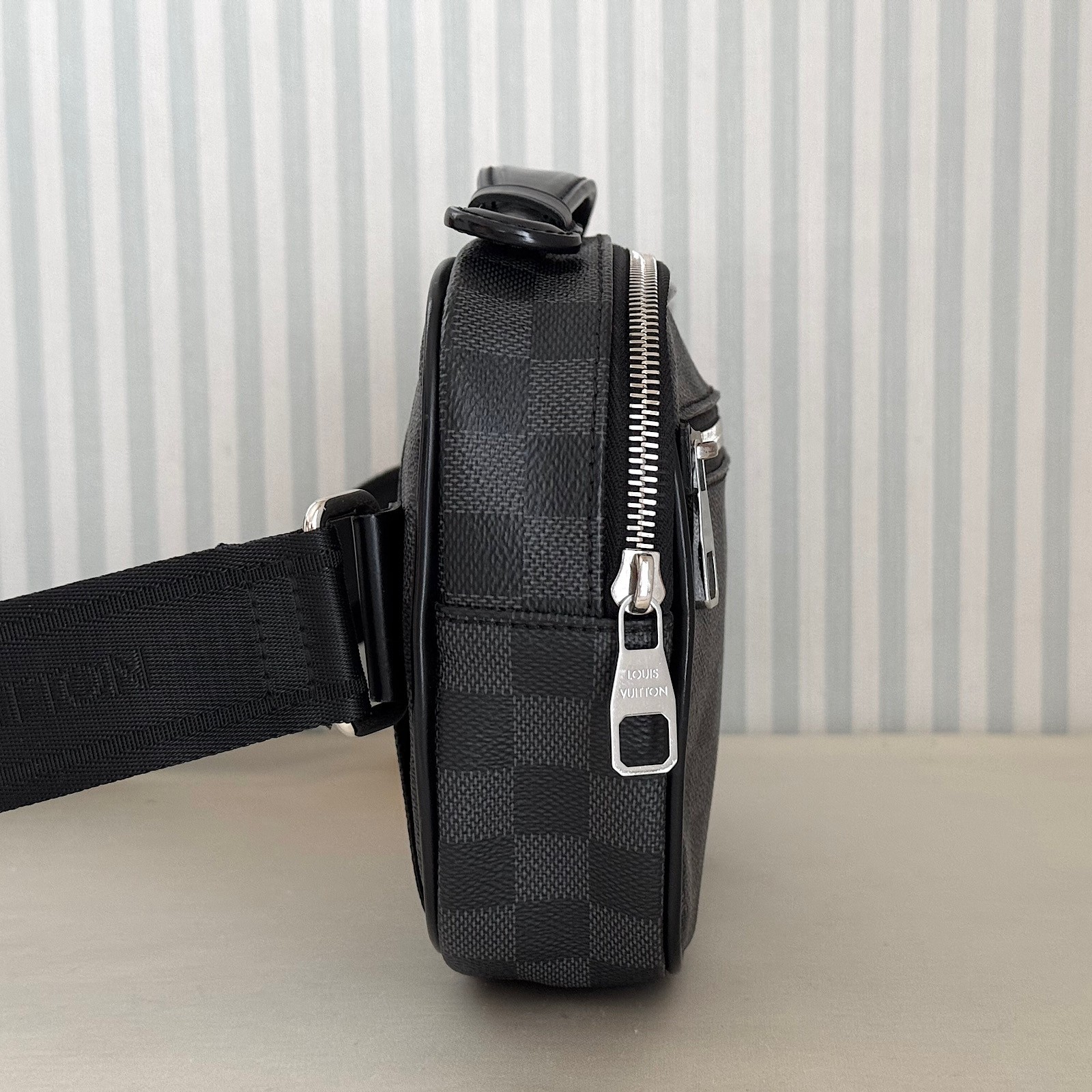 LOUIS VUITTON N41289 Ambler Damier Graphite Canvas Sling Bum Body Bag MB0186