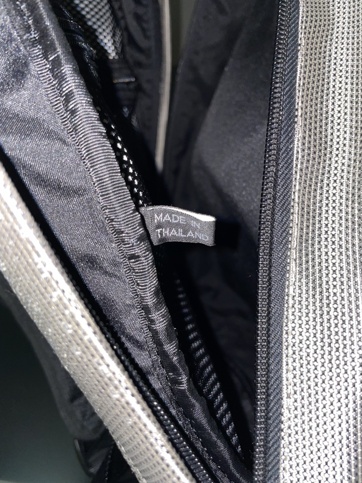 Tumi T2 Tech Gunmetal Ballistic Nylon/Leather Green/Black – Mint Condition