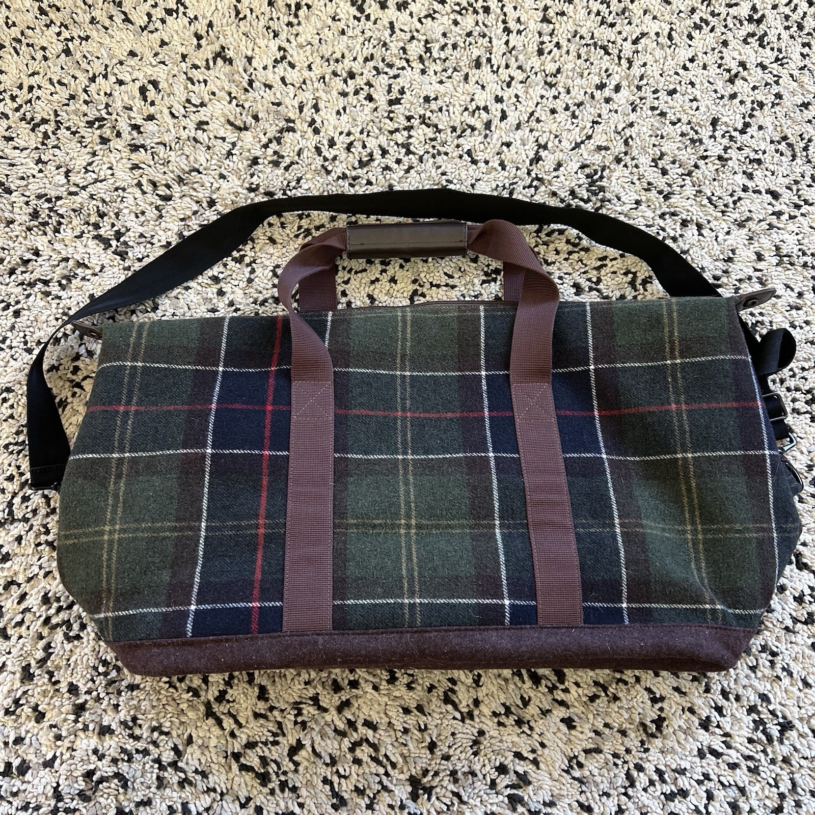 Barbour Men’s Classic Tartan Plaid Duffle Bag