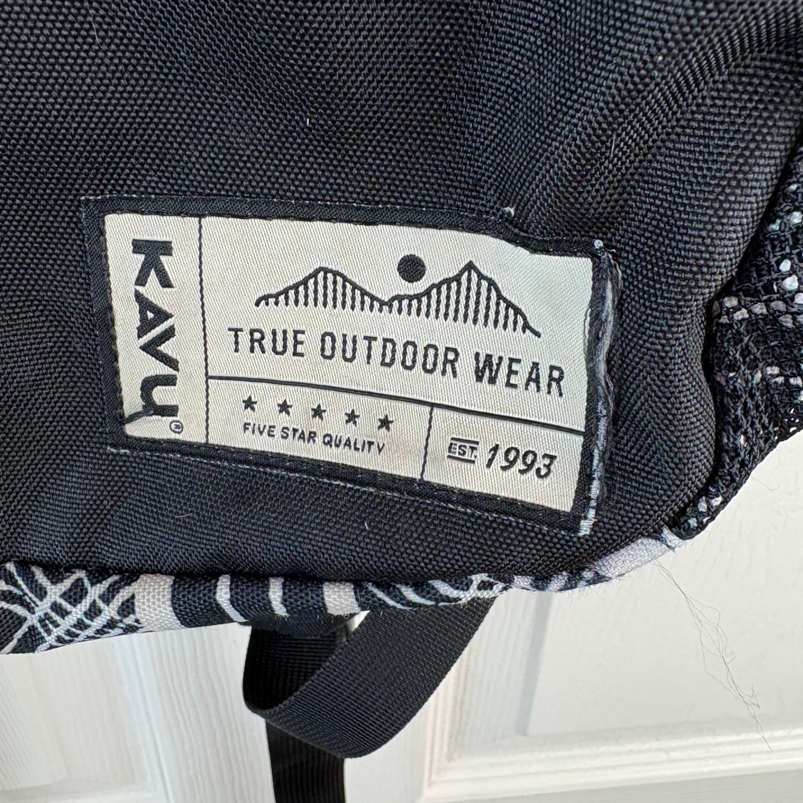 Kavu Onamission Backpack Geometric Black White Padded Laptop Sleeve