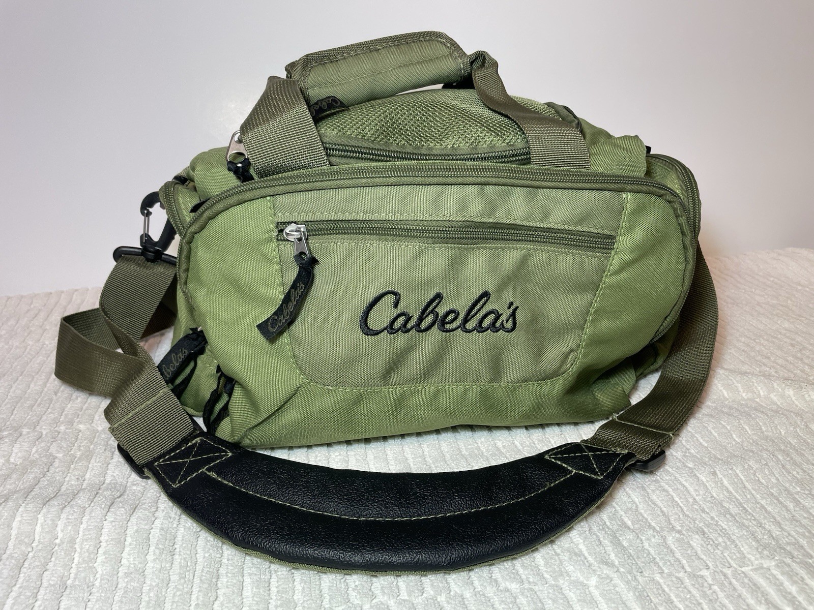Cabela’s Green Nylon Shoulder Bag Zip Closure Padded Strap with Pockets