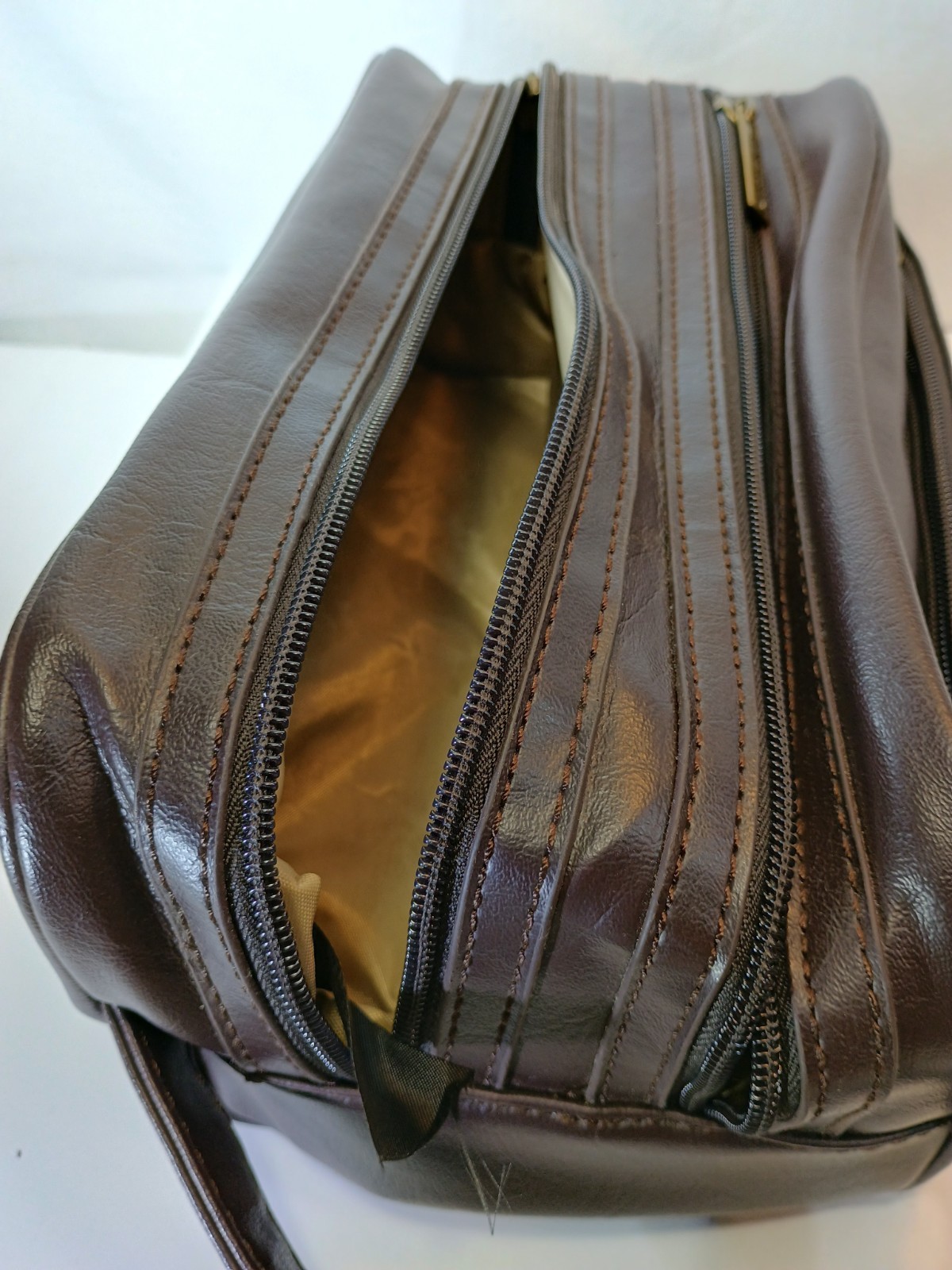 Kenneth Cole Reaction Case Travel Bag Brown NEW 559781N