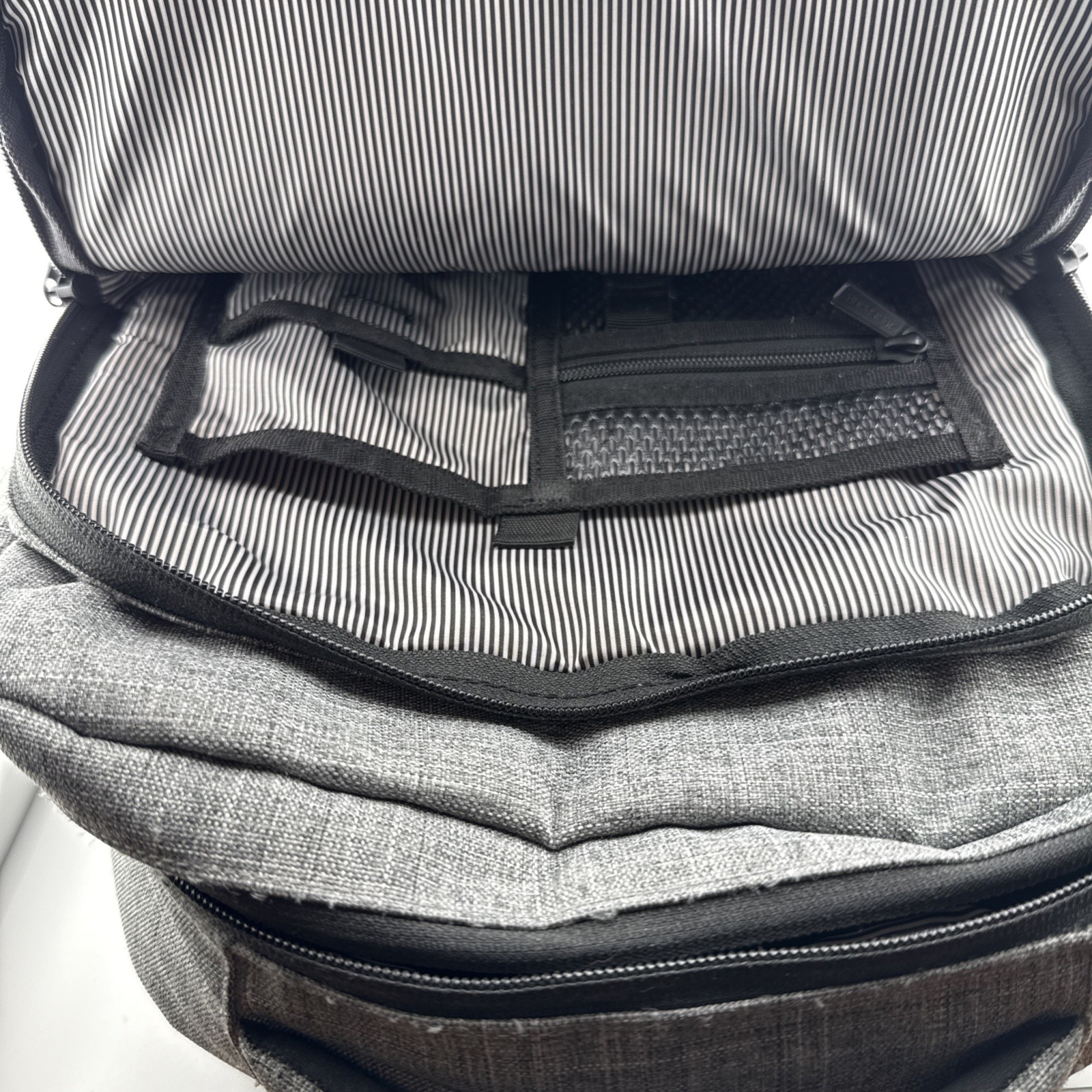 Herschel Supply Tech Daypack Raven Crosshatch 20L Laptop (16 inch) Backpack