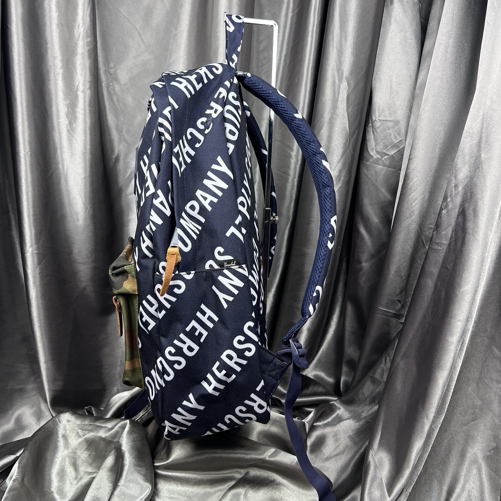 Herschel Supply Co. Pop Quiz 22L Backpack Roll Call Peacoat / Woodland Camo Bag