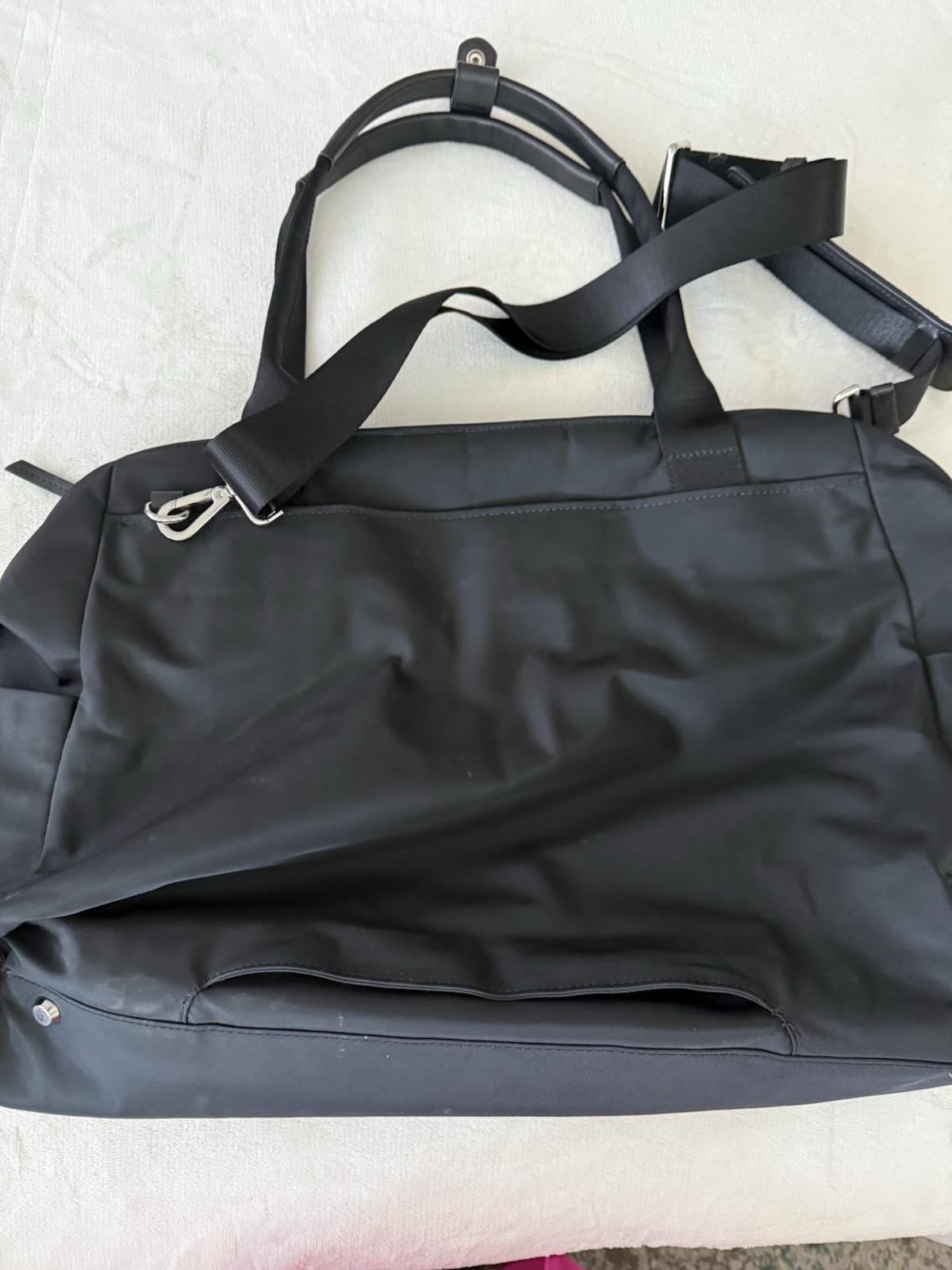 Tumi Voyageur Classic 17.0” WEEKENDER DUFFEL Bag – BLACK w/ SILVER