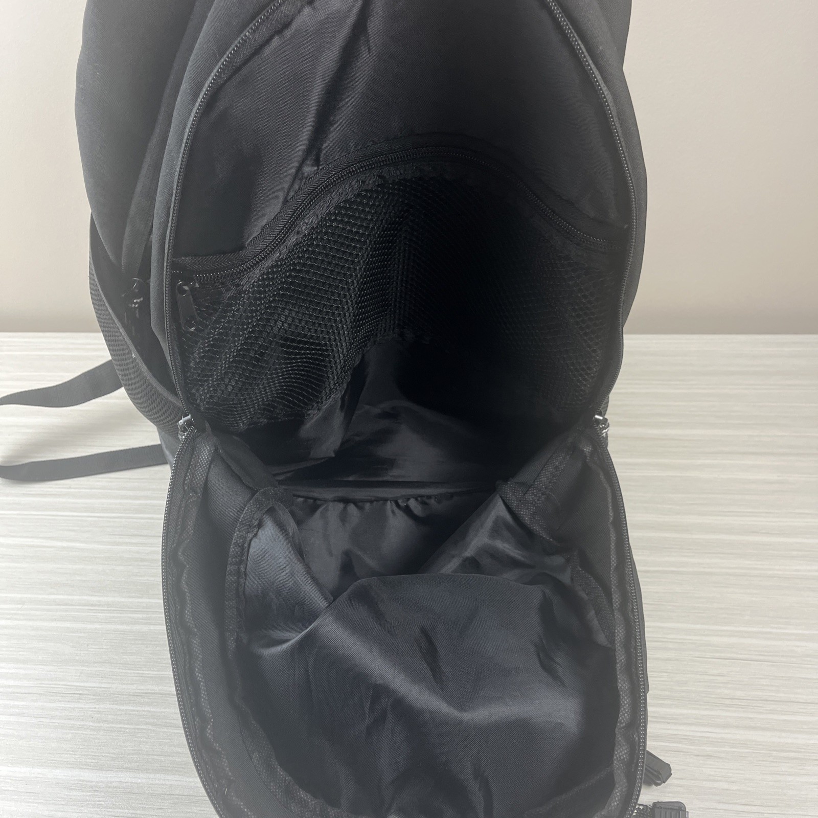 Eastsport Extreme Sport Backpack Black Shoe/Laundry Compartment Padded