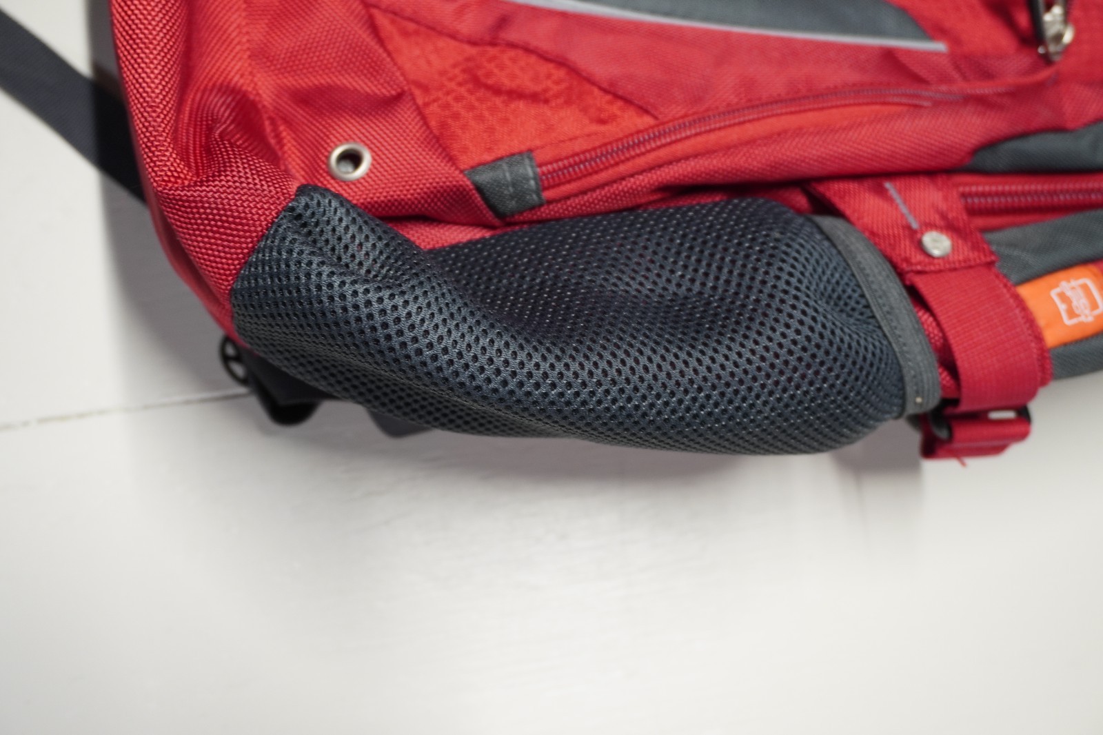 High Sierra Elite Backpack Airflow Cooled Back Suspension Strap Red Black