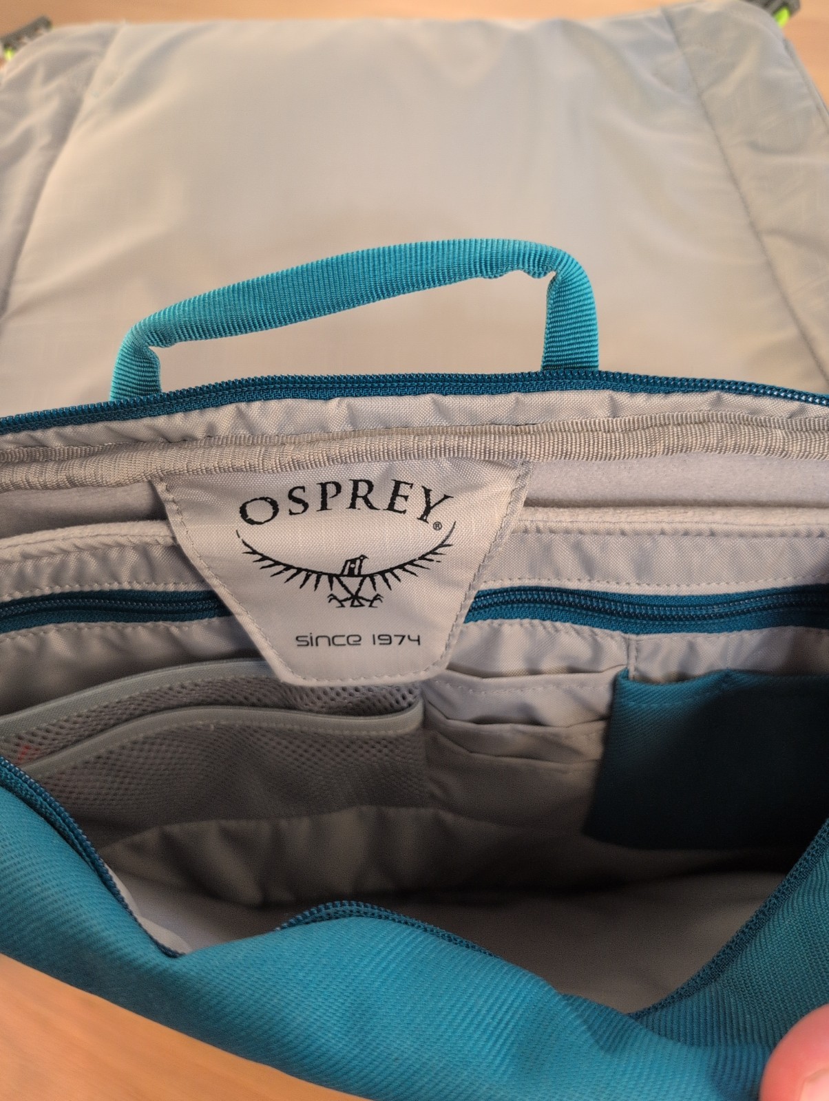 Osprey Beta Port 12 Messenger Bag Laptop Tablet Courier Teal Blue