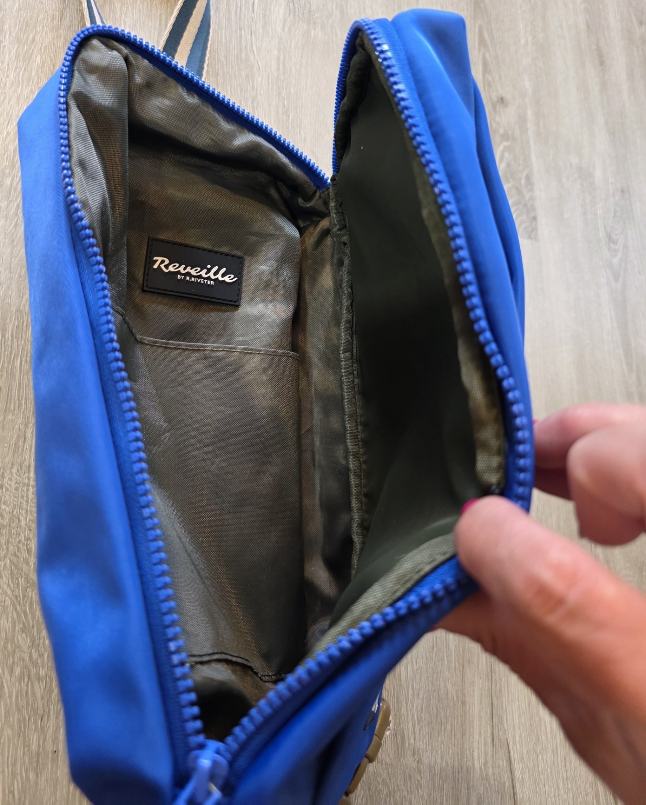 R.Riviter Reveille Shoulder Nylon Bag 12″ X 8″ Hiking Outdoor Unisex Conceal