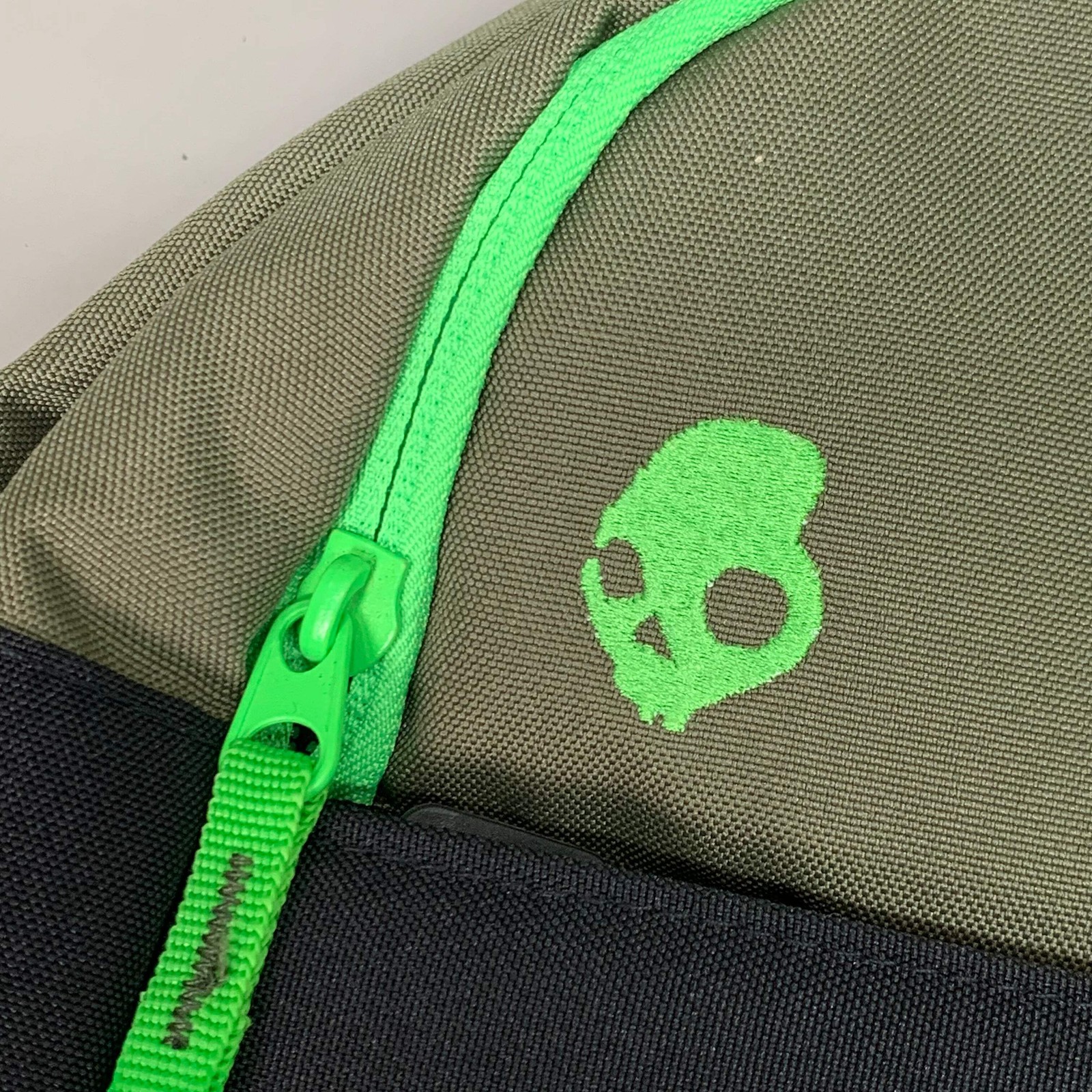 SKULLCANDY Heavy Duty Backpack 18″ x 12″ Green/Black SKDY1153
