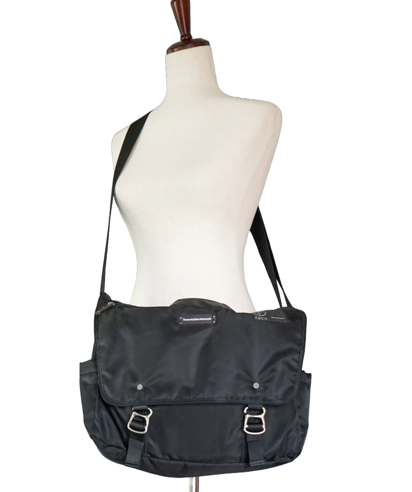 Tumi T Tech Essential Gear Messenger Crossbody Bag 15″ City Commute Laptop Bag
