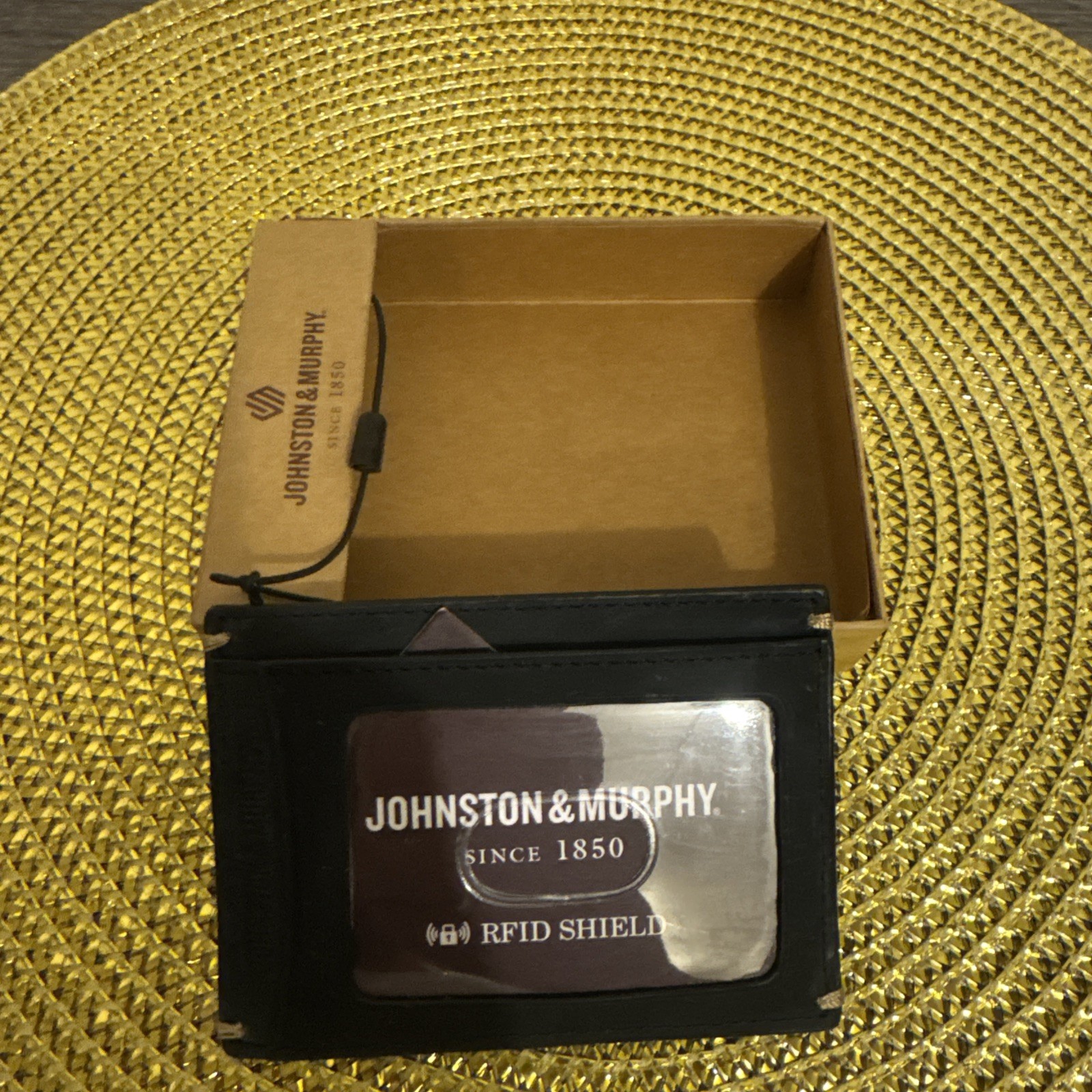 Johnston & Murphy Men’s Leather Weekender Case Slim & Compact