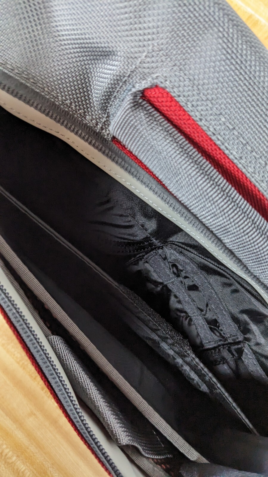 Timbuk2 Messenger Bag Briefcase Laptop Padded Pockets Push Lock Red Gray Canvas