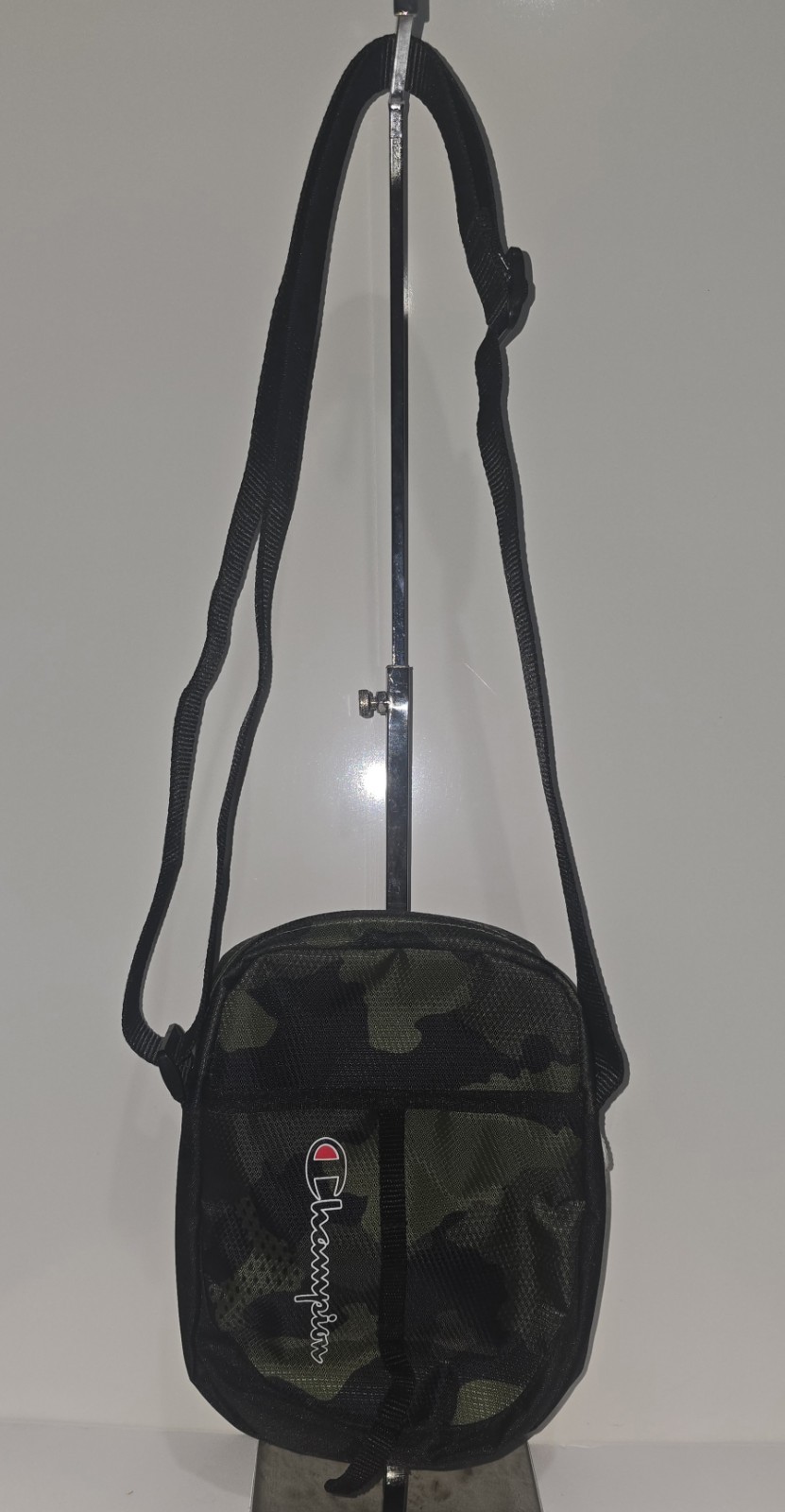 Champion Center Crossbody Bag Script Logo Green/Black ONE Size Unisex Camo