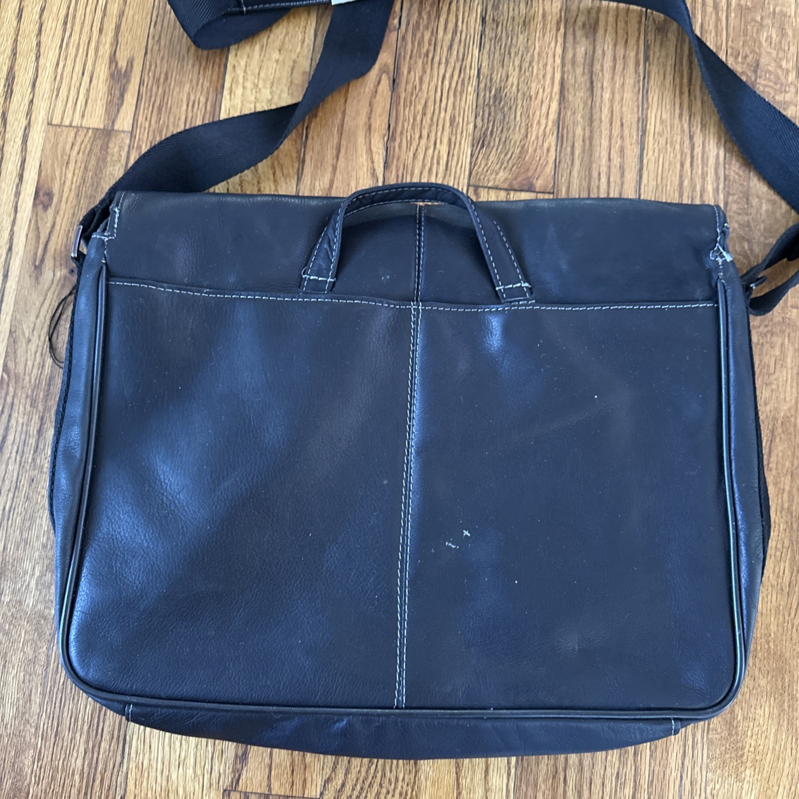 Kenneth Cole Reaction Colombian Leather Messenger Bag