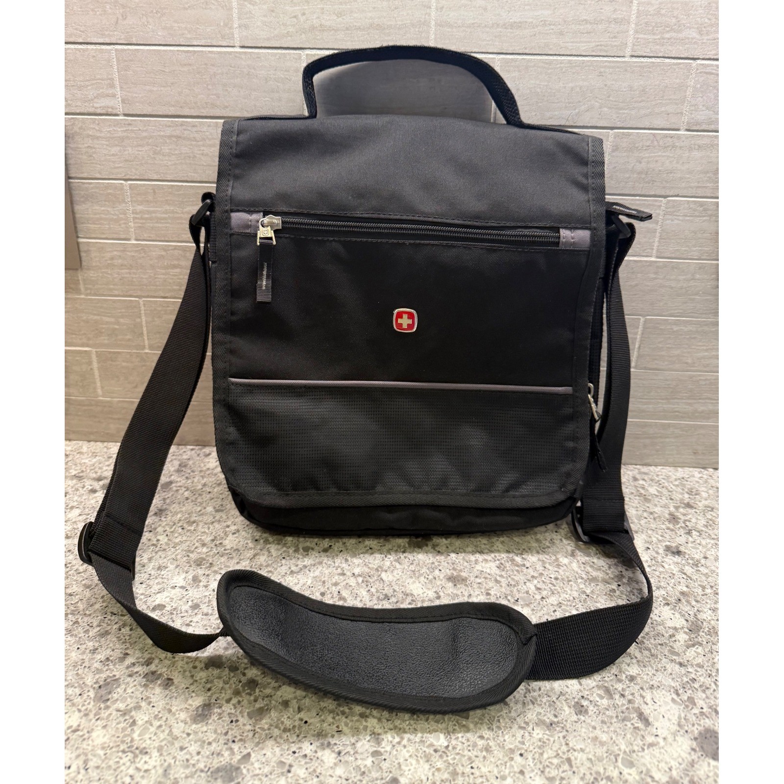 Swiss Gear Black and Gray Crossbody/Shoulder Travel Bag with Strap, Pockets