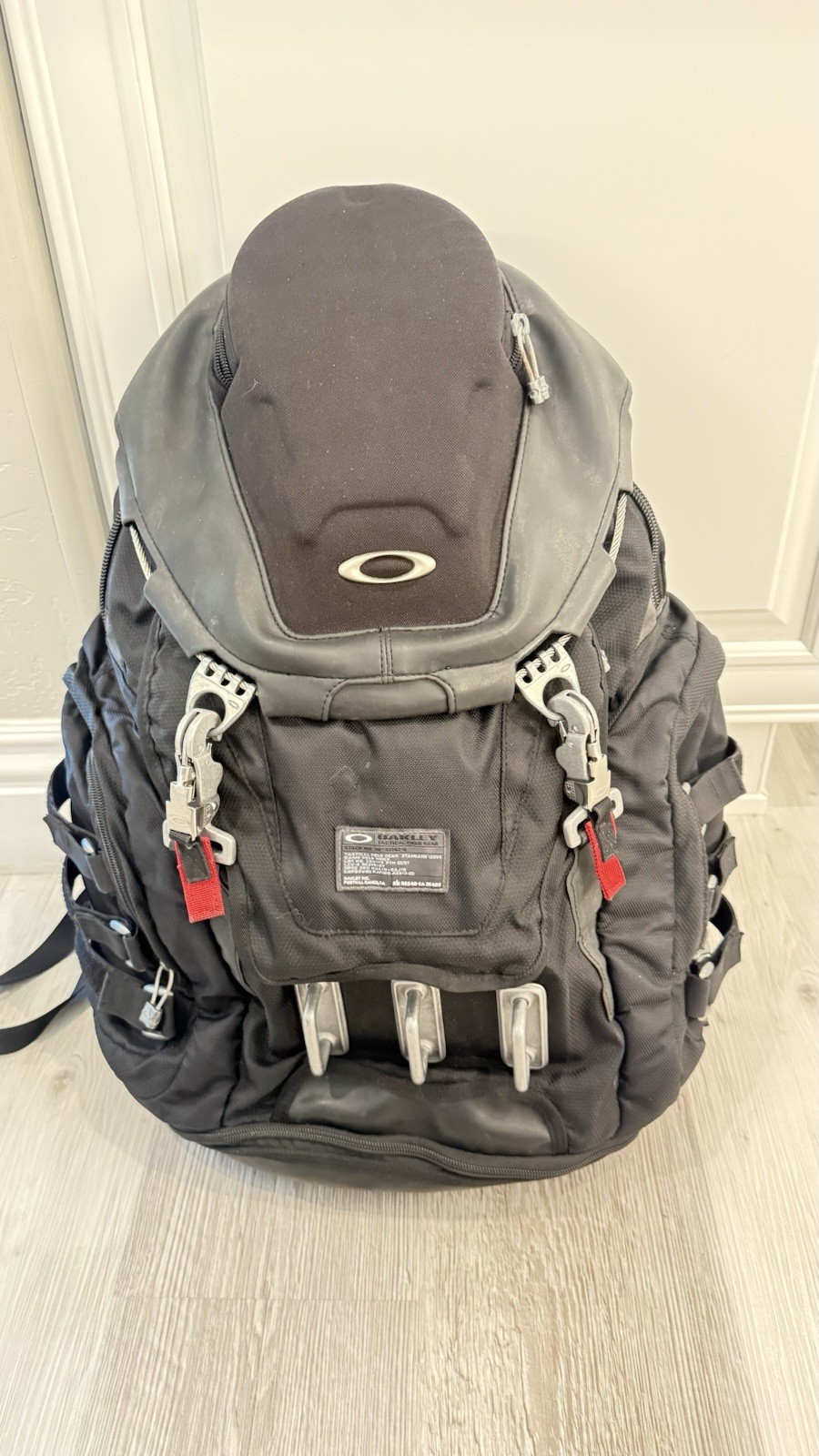 Oakley 34L Kitchen Sink Backpack – Black (92060AODM)
