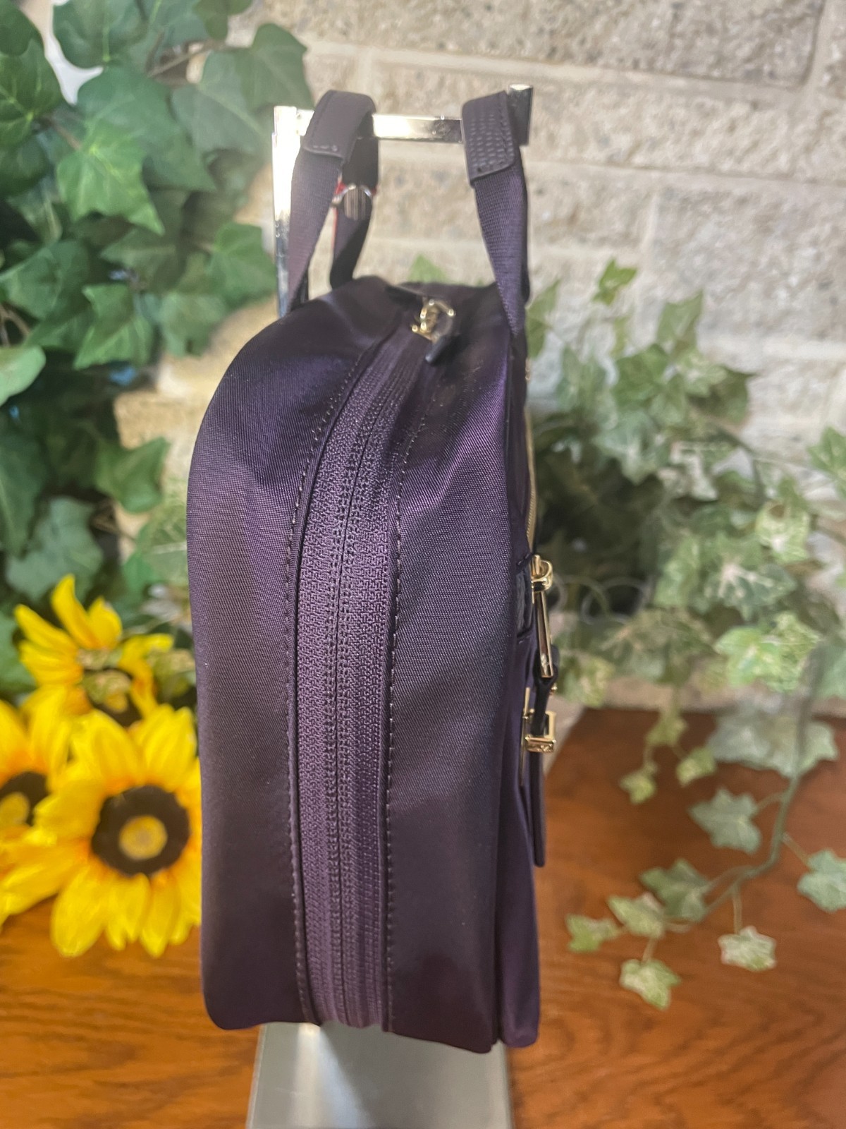 NWT TUMI MELISSA COSMETIC HANGING ZIP AROUND TRAVEL BAG MAKEUP BLACKBERRY