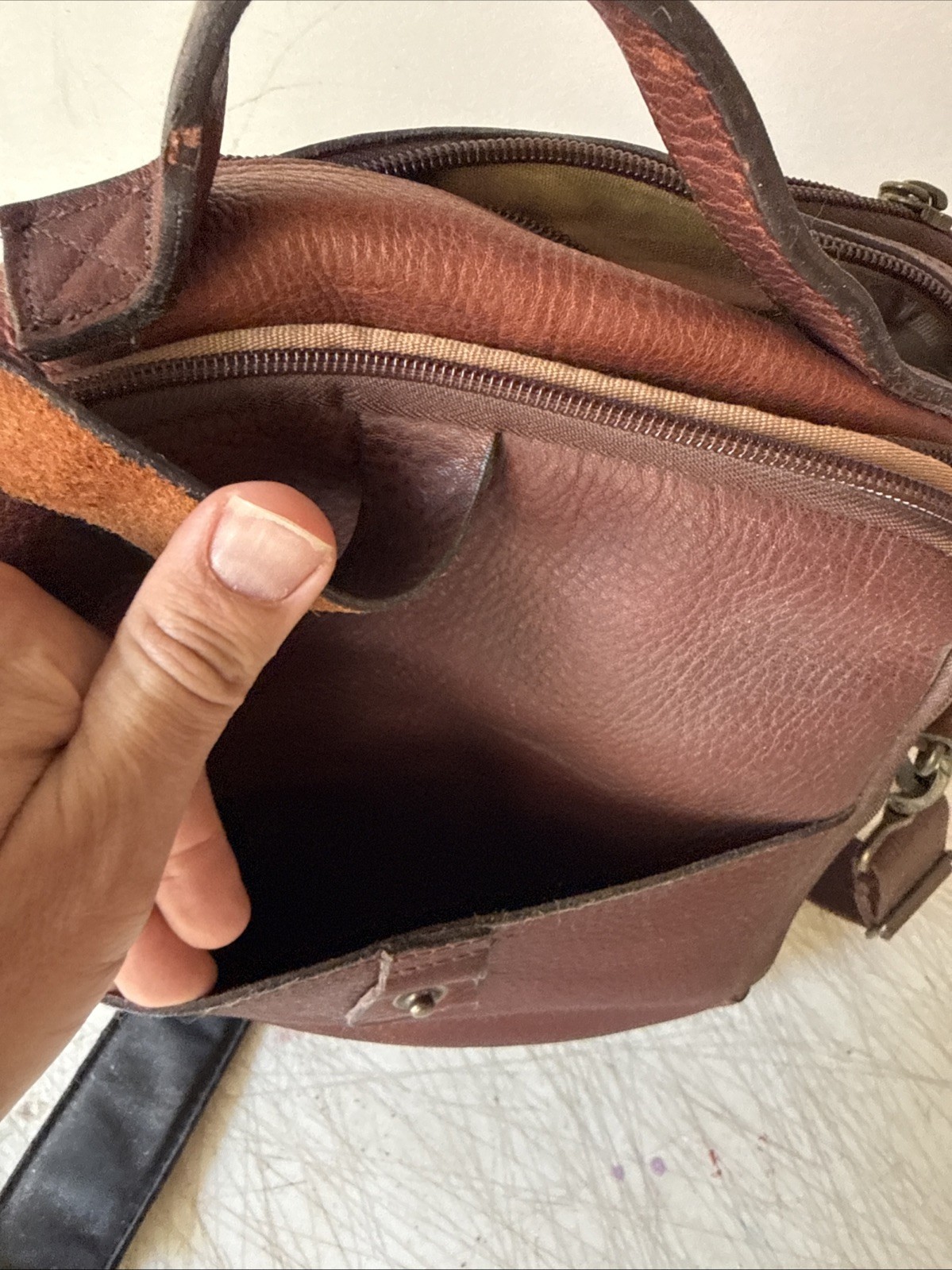 Duluth Trading Company Lifetime Leather Travel Bag Messenger Crossbody Brown