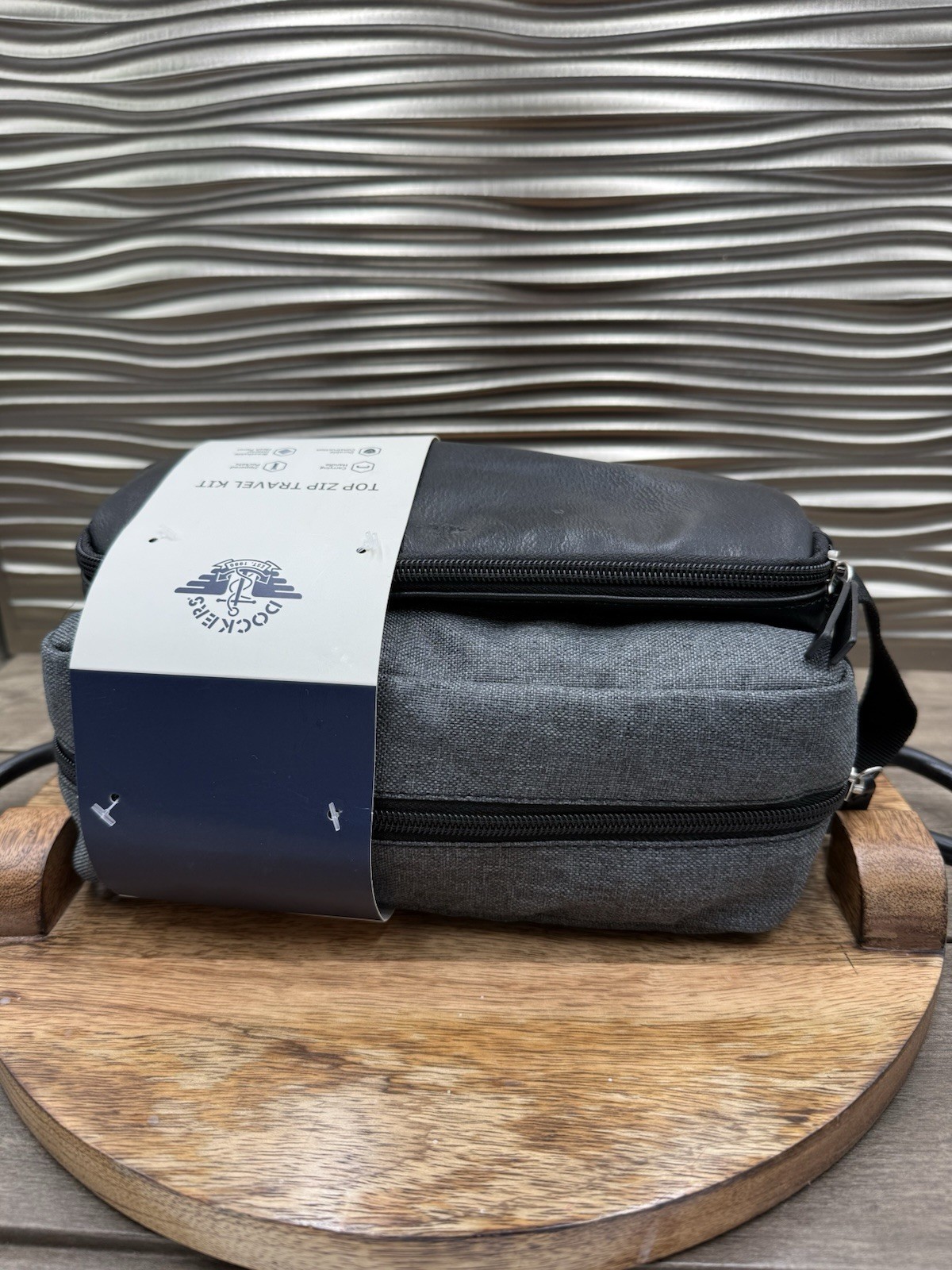 Docker’s Men’s Top Zip Toiletry Travel Bag Kit /Zip Side Pouch Gray Black NEW!