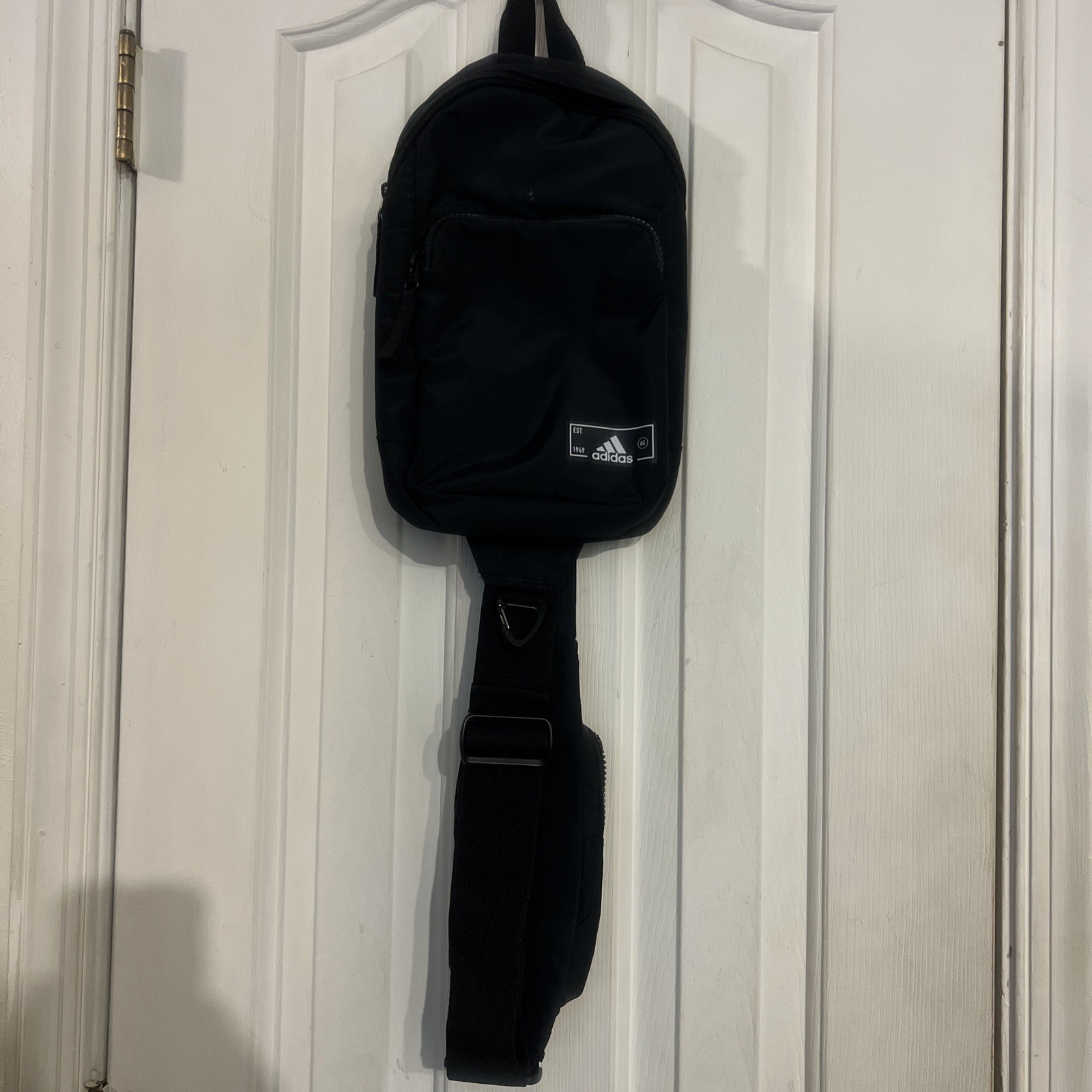 adidas Essentials 2 Small Crossbody (5L) Black Sling Bag EUC