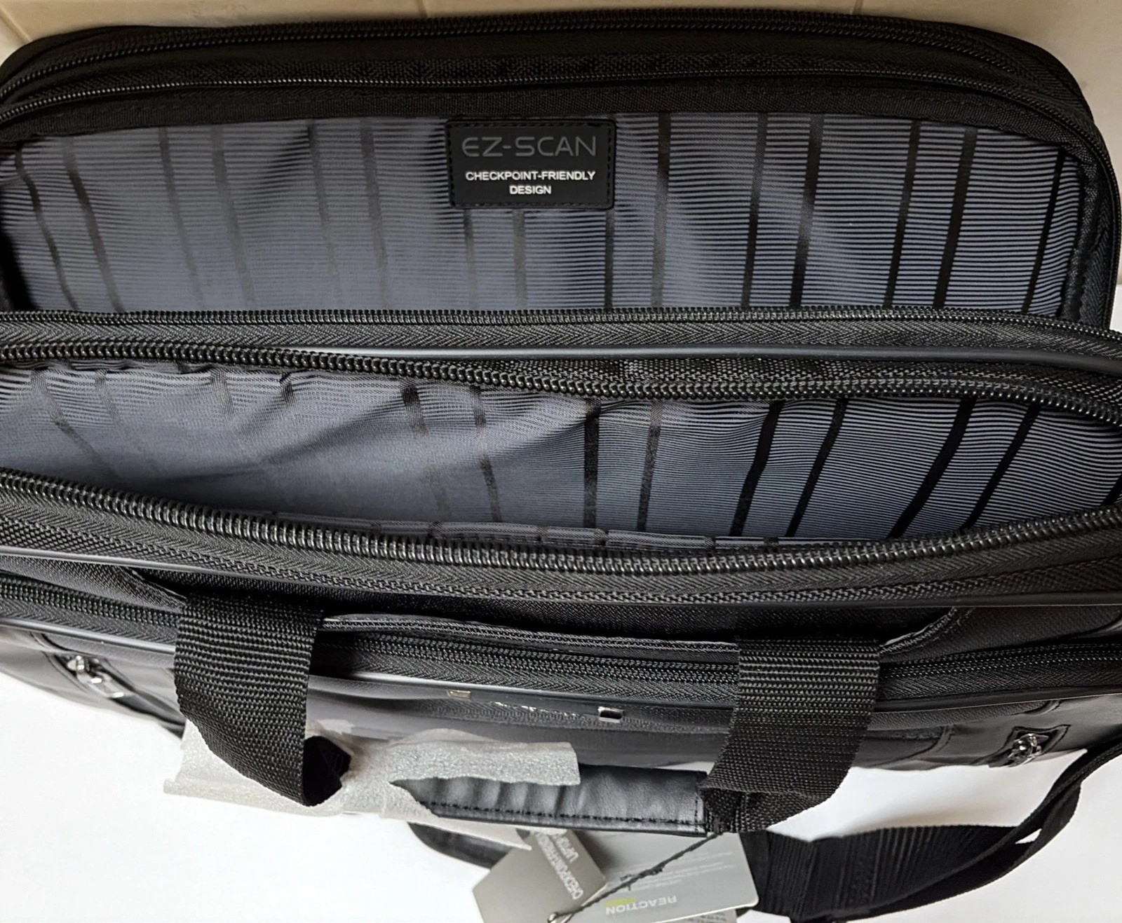 Kenneth Cole Reaction R-Tech Black Laptop Brief Case 17.3″ BRAND NEW w/ TAGS