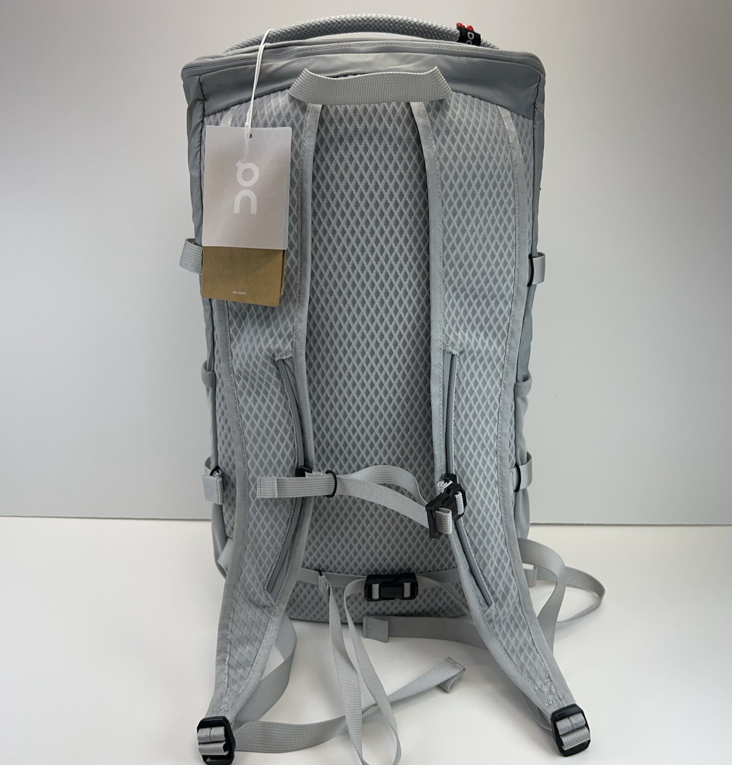 ON Running Speed Pack 18L Lite Backpack Travel Gym Hiking Running Gray NWT