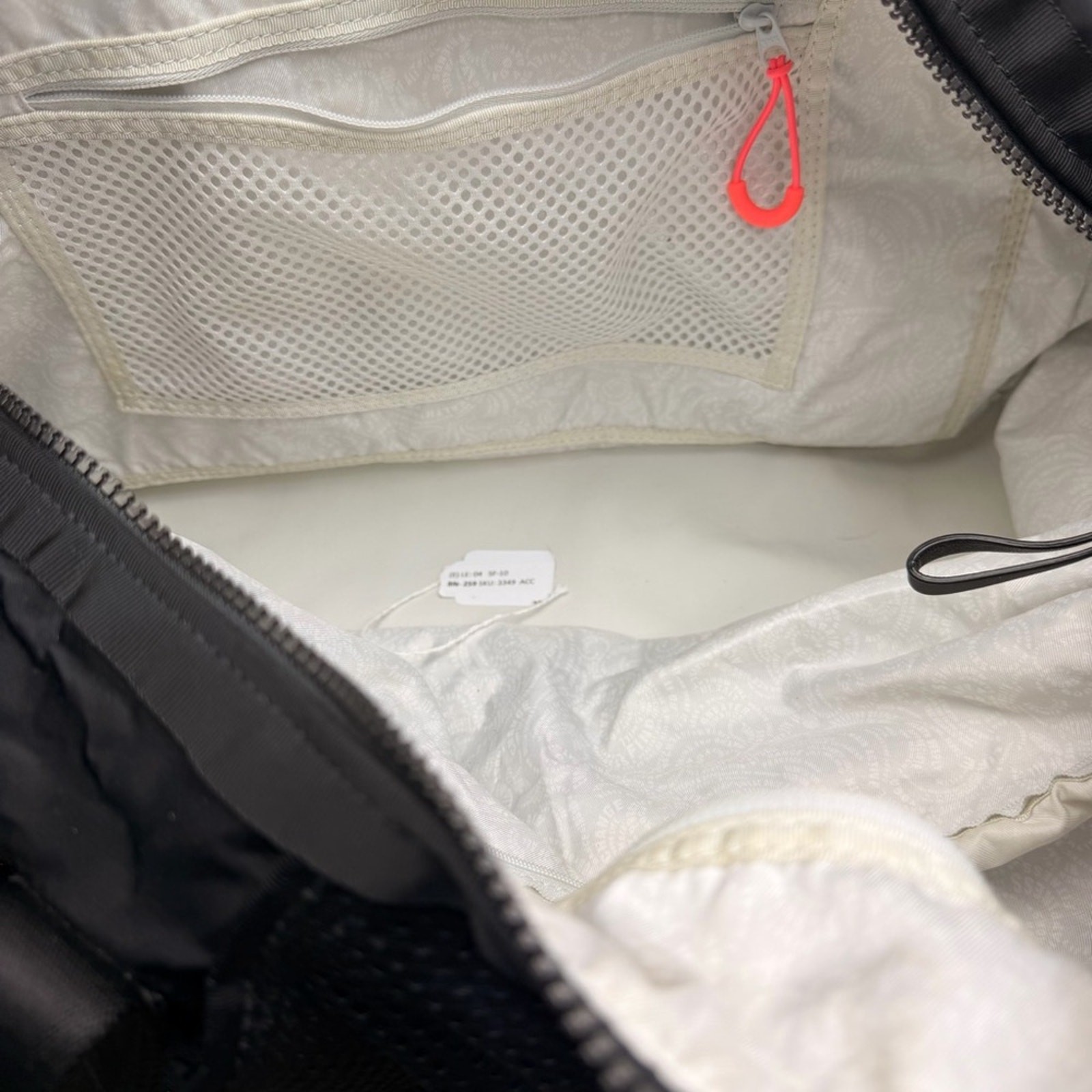 Lululemon Womens Zipper Closure Silver Tone Duffel Shoulder Handbag Black