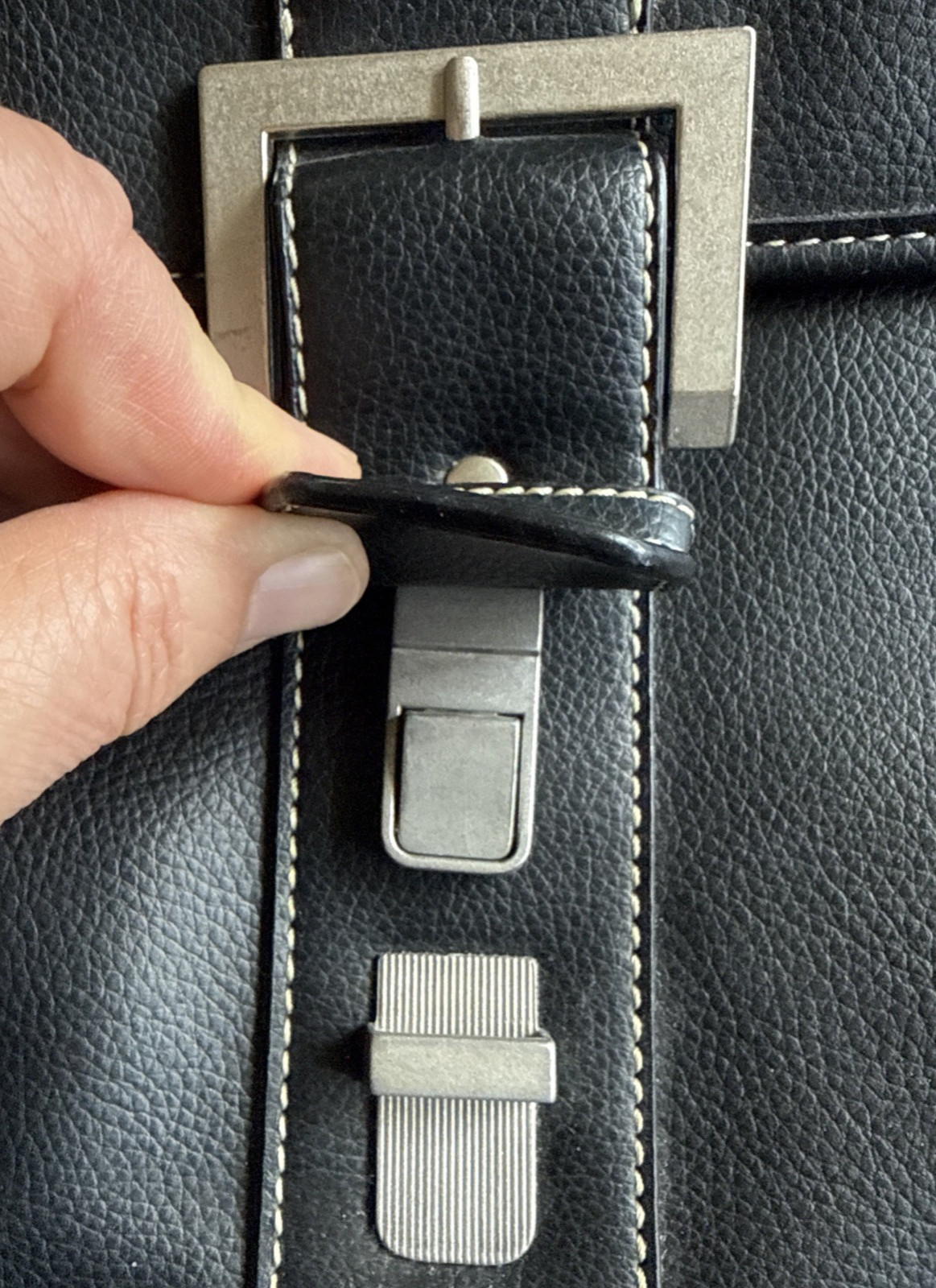 Kenneth Cole Reaction Black Messenger Bag Laptop Work Briefcase Tech Satchel EXC